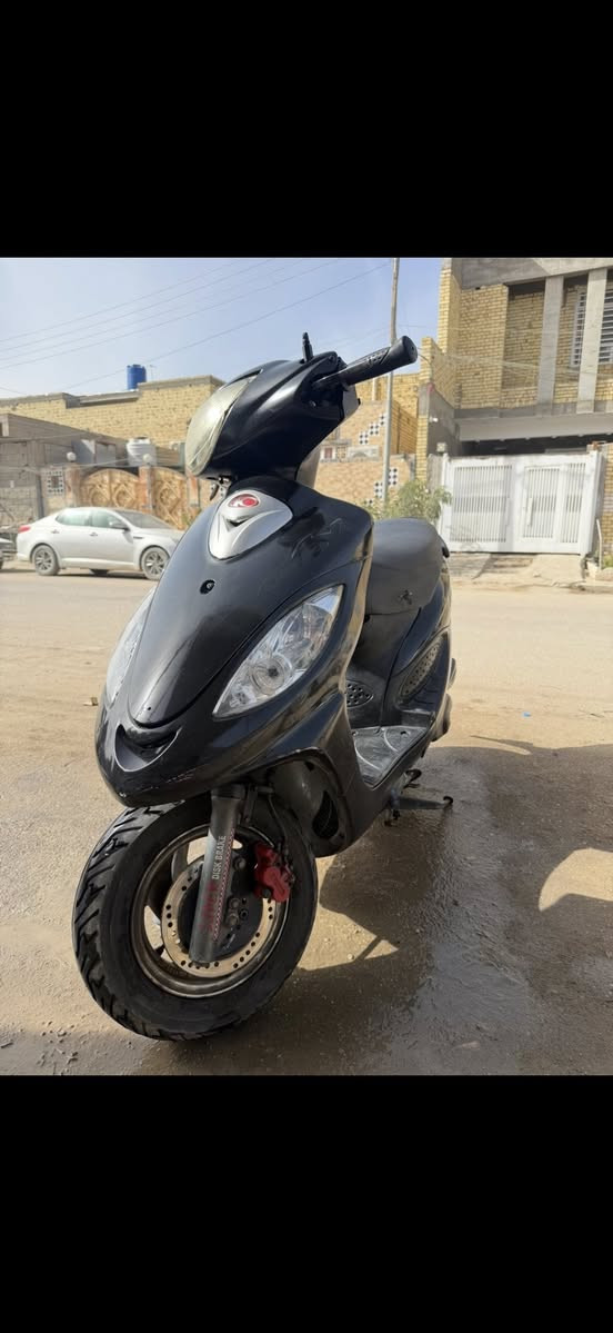 دراجه كامكوV2
الدراجه مفتوحه مكينه150
صابغها عام جماليه.
رايدها ب 550 وبيها مجال اذا تعجبك بخدمتك
مكاني غراف 
...
***********
