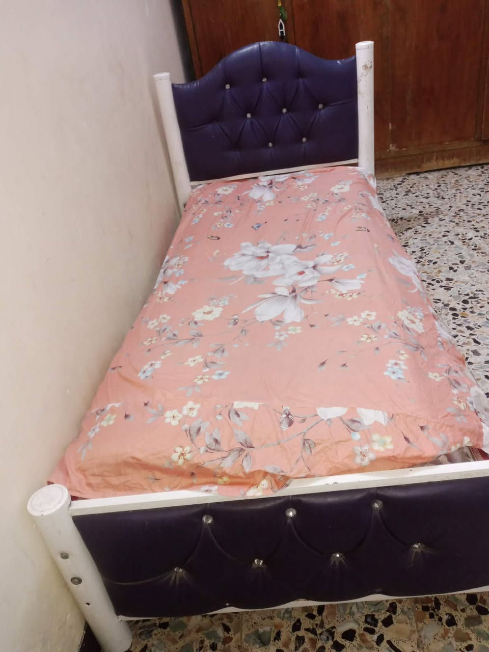 جرابي حديد نضيفه للبيع سعر 60وبيه مجال قليل ‏‪***********‬‏
