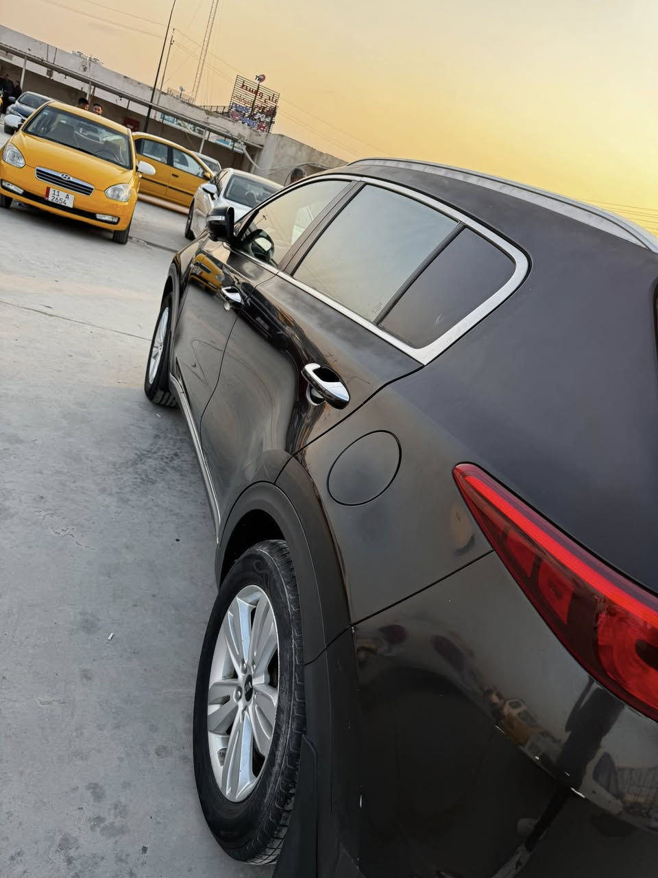 سلام عليكم 
سبورتج موديل 2017 لون اسود السياره فولللل مواصفات 1/1 فول تحكم ستيرن تدفئه و تبريد كشتات تدفئه سترين تدفئه كشنات خلفيه (الكشنات مغلفه هاي مو كشناتها الاصليه)Drive Mode اوتو ستوب اوتو هولد نضام نزول منحدرات دفع رباعي السياره هند بريك بصمه اشاير بالمري مناخ منفصل سستم صوت هارلم شاشه كبيره نقطه عمياء نضام تحديد المسار جنطه كهرباء مانع انزلاق كشنات جلد رادار امامي+جانبي بصمه دخول ذكي مري شفت بنوراما متصله على طول السياره رقم واسط باسمي السياره تحويل ثاني يوم ضررها جاملغ و البنيد مصبوغ 
للاستفسار 
***********
***********
