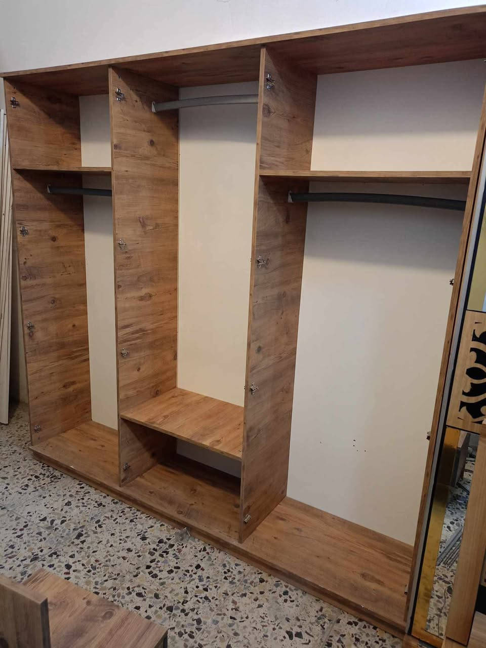 غرفة تركي 🇹🇷 مستخدام 5قطع  ✨✨
نضافه 90 💯
ابواب  💖
السعر 450 💖💸
مع شد🪛 ونقل 🚚  مجاني  داخل بغداد  محافظات بكروه


**إذا كنت صاحب هذا الإعلان وتريد حذفه لأي سبب، رجاءا أرسل رسالة إلى الدعم الفني**