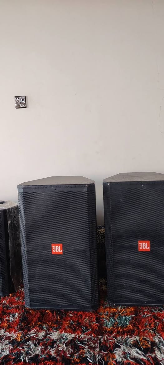 السلام عليكم
سماعات jbl عددهن ستة 
اربعة ام 12 انج وزوج ام 15 انج 
وسماعات جاسكو زوج ام 12 انج 
وجهاز جاسكو 4000 
كلهن نضيفات ولاوحدة بيهن مفتوحة او داخلة تصليح شرط 
الي يريد مفرد او زوج او كلهن عادي 
الاستفسار خاص


**إذا كنت صاحب هذا الإعلان وتريد حذفه لأي سبب، رجاءا أرسل رسالة إلى الدعم الفني**
