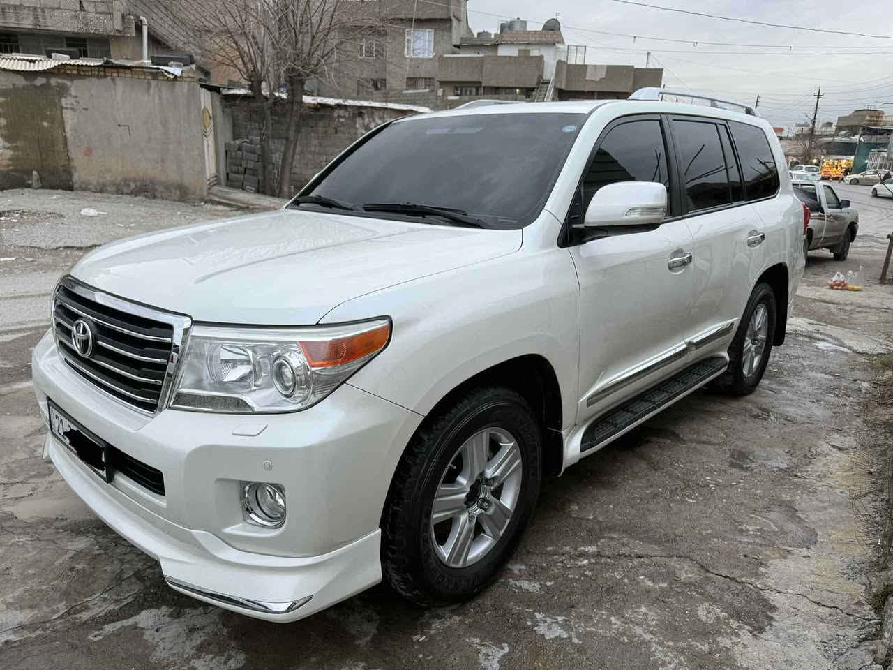 TOYOTA LAND CRUISER 2013
مواسەفات GXR فول
93000 کم ڕۆشتووە
بە پلێتیش ٢٠١٣ یە
بە ناوی خۆمانەوەیە
بە ئەندازەی درێژی یەک پەنجە شوختێکی کاڵی هەیە
بێ بۆیاخ بێ سارد 
٣ چاڵی بچوکی هەیە بەقەدەر خاڵێک نابێت شایەنی باس نییە 
نرخی 425 وەرقە و معامەلەیەکی کەم 
ژم:***********
*********** السليمانية, العراق
