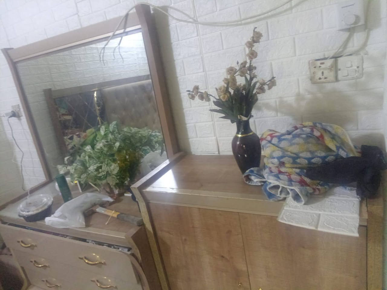 غرفه نوم اخ جديد تركي تصميم عراقي و ب نسبه البيبان اني شالعهن السعر 850 الف و بيها مجال 
التواصل:***********
