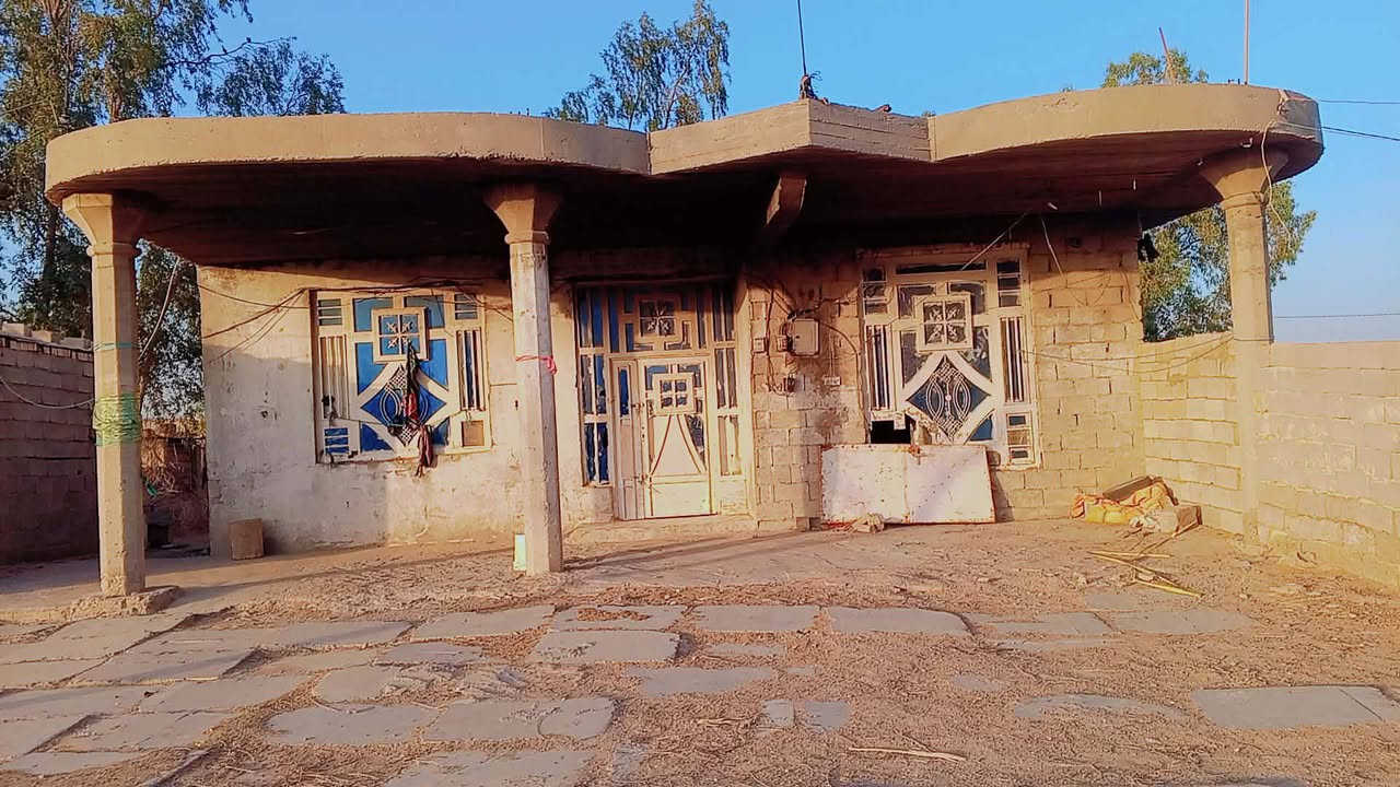 سلام عليكم بيت البيع مساحته دونم 
استقبال وثلاث غرف وصاله ومطبخ خارجي واسط النعمانيه طريق الشوملي قرب شارع المطار  
الاستفسار ***********
