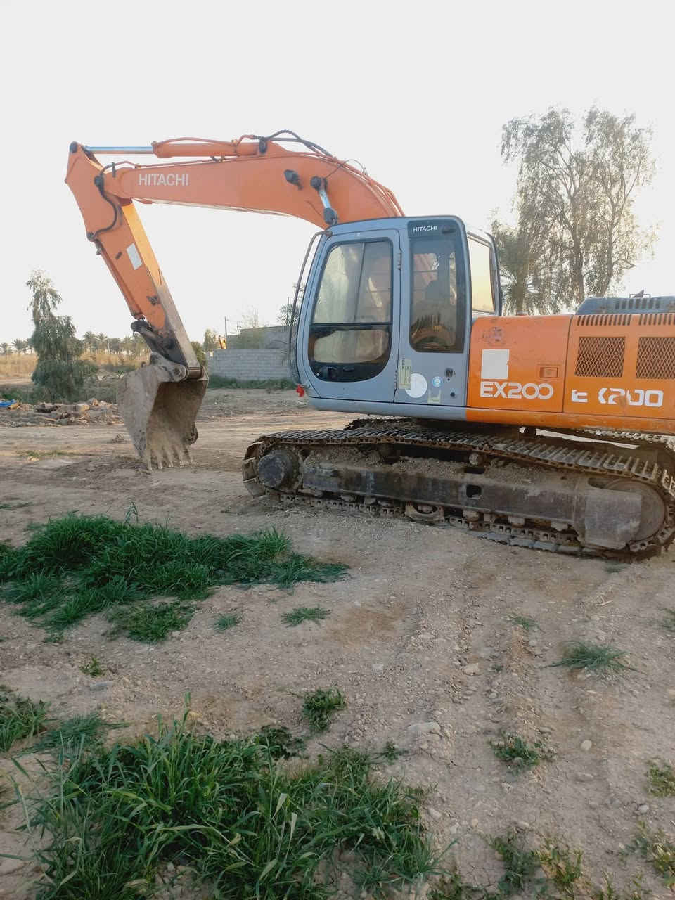 سلام عليكم حفاره فايف للبيع موديل  2000 رقم ألماني  مامفتوح كلشي بيه  ***********
