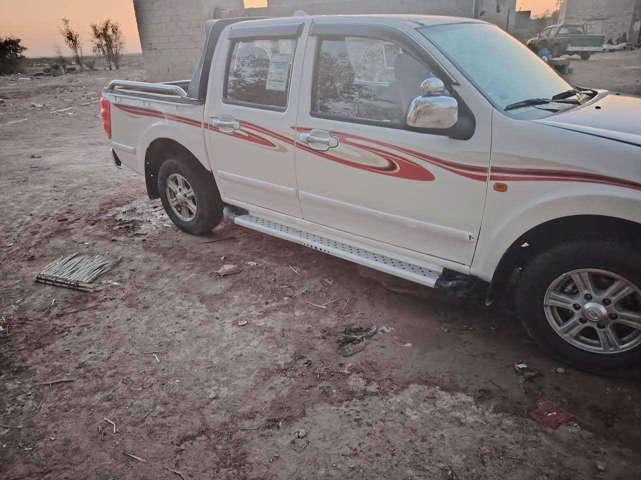 سلام عليكم كريت ويل للبيع موديل 2013 رقم قادسيه سنوية مجدده ل ٣٠ مكفوله كفالة من ظربه وتبديل كير محرك حداديه تخم تاير تبريد تدفأ كهربائيّات كله شغاله سعره 65 اوبيه مجال رقم الموبايل ***********
