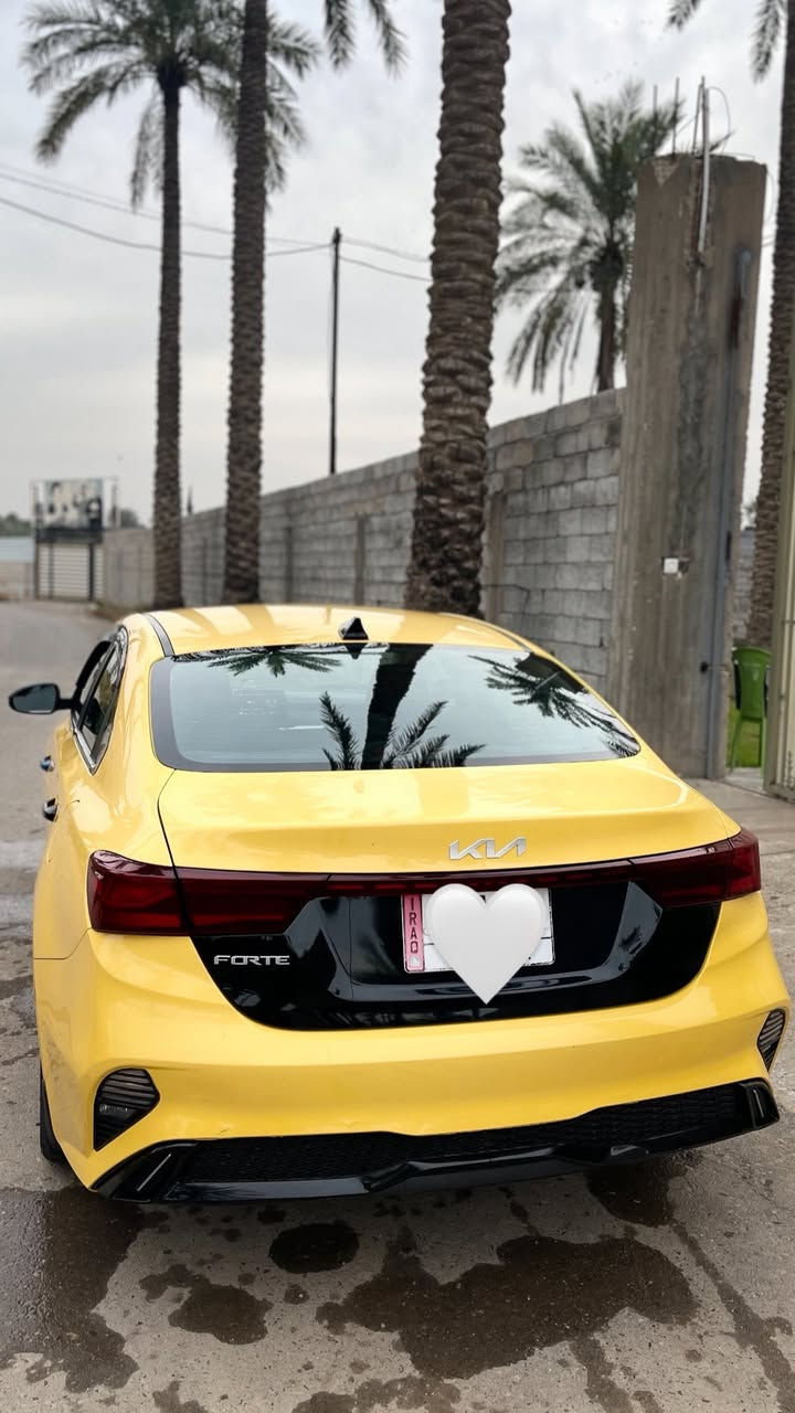 السلام  عليكم للبيع فقط كيا فورتي 2023 وارد كندي رقم بغداد مواصفات 1/2 كير AT مكينه 2000 دوش مكفولات ماشيه 44 سياره خير من الله ما ناقصها  الحادث جاملغ وبنيد  مكفوله من الشواصي والغد  منظومة غاز المكان بغداد 
السعر137  
رقم الهاتف ***********
