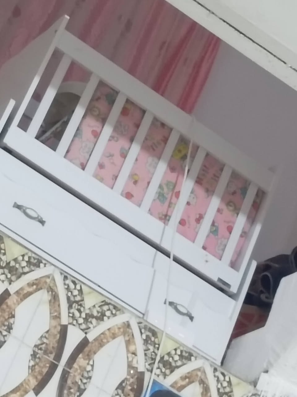السلام عليكم كاروك اطفال غير مستخدم نهائي قسم بالله  لبيع رايده 75 الف قفل ماخذه ١٢٠ الي يريد يراسلني واتساب *********** وشكرا
