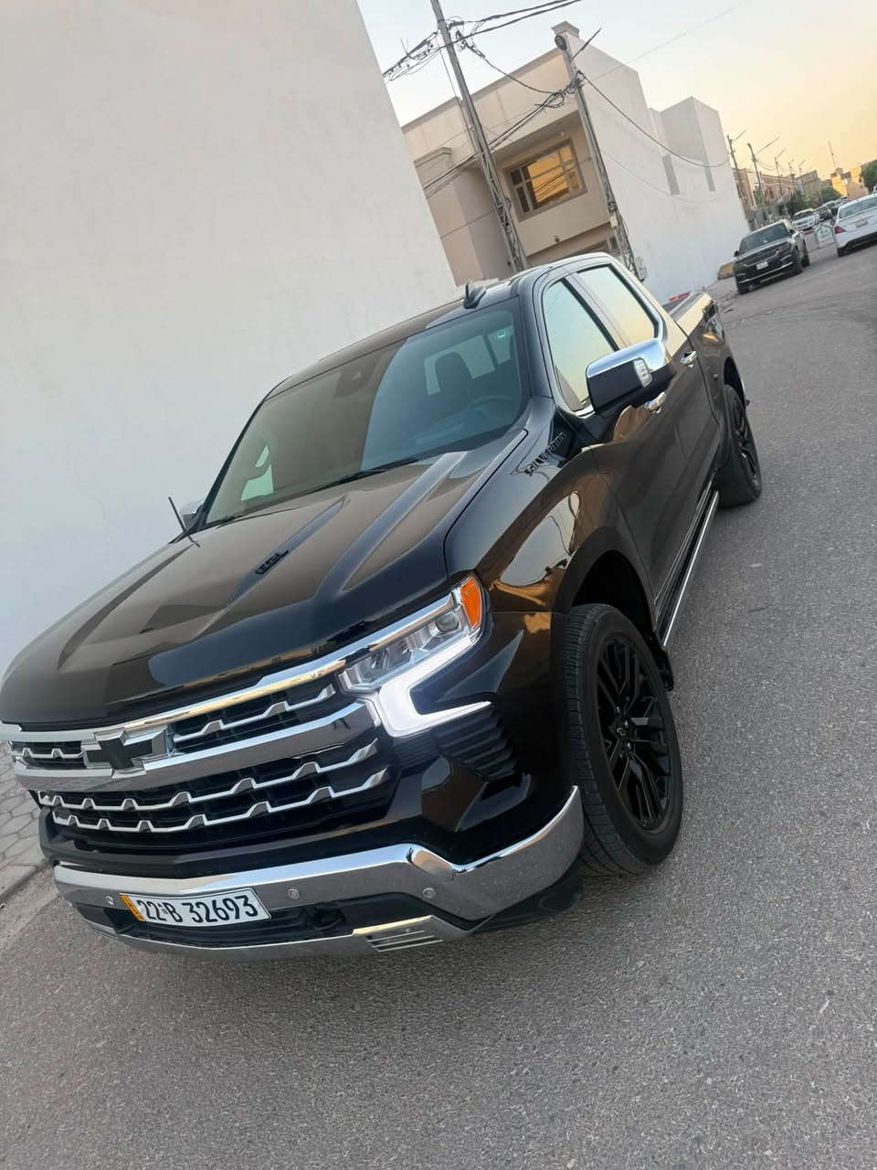 شوفر سلفرادو 2025 LTZ
ماشية 9000
‏السياره فول مواصفات 1/1 
بصمه فتحه جلد كراسي حار بارد 
محرك 8 سلندر 6.2
كزوزات رياضي من الشركه 
سبع كامرات محيطيه حساسات 
السياره بدون صبغ بدون تبديل 
بيها فقط مكانين بارد 
مكان السياره النجف 
للاستفسار الاتصال 
***********
