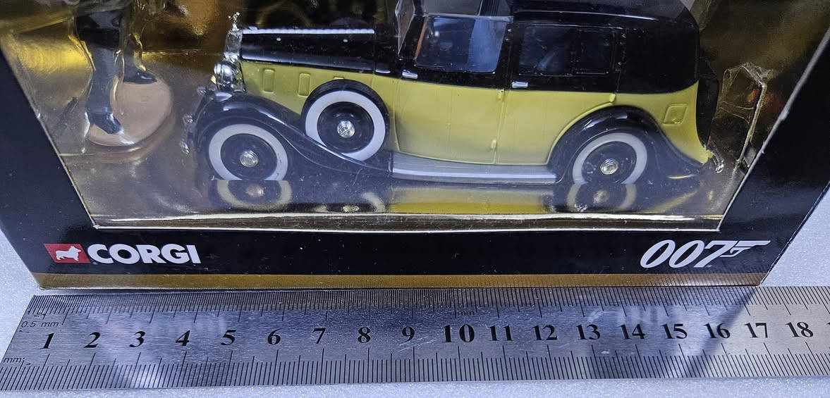 السلام عليكم
للبيع 
مصغر لسيارة رولز رويس فانتوم III (Rolls-Royce Phantom III) الأيقونية من فيلم جيمس بوند "إصبع الذهب" (Goldfinger)، من إنتاج شركة كورجي (Corgi)
حجم 1:36
السعر : 29 الف


**إذا كنت صاحب هذا الإعلان وتريد حذفه لأي سبب، رجاءا أرسل رسالة إلى الدعم الفني**