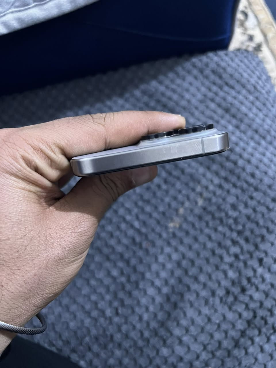 سلام عليكم آيفون 15برو ماكس كشي مابي ما مفتوح ابد ولا مصلح فقط ضربه خفيفه بل ضهر مثل ما موضح بصوره 
ذاكره 265
بطاريه 88
سعره 930
مكاني بغداد مدينه الصدر 
***********
