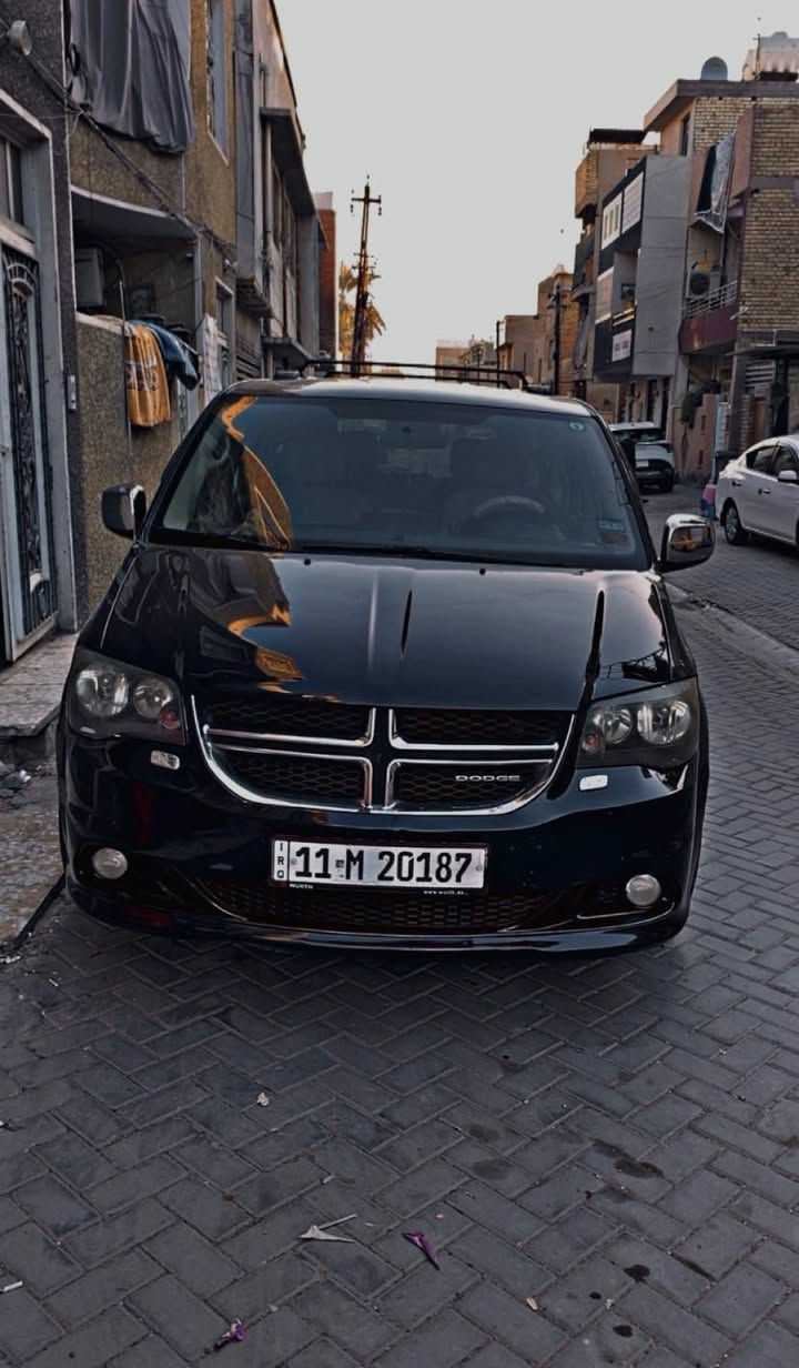 دوج كرفان 2012للبيع
رقم بغداد الدولي مميز  بسمي 
فول مواصفات   VIP. الفئهSXT
محرك 6 سلندر حجم 3.600
سياره 7 راكب 
تبريد مركزي 3 قطع 
شاشه وكامره خلفيه +شاشتين بل قماره  DVD
تحكمات ستيرن مثبت سرعه 
شاشه اعطال 
كشنات مخمل +كشن السايق كهربائي ومساج
بيبان كهرائيه 
تشغيل عن بعد 
فتح ابواب عن بعد 
دواسه بريك كهربائيه 
تحكمات ستيرن 
جام كله كهرباء
كشنات سياحي بلع مفصوله 
فرس وسطي 
بصمه + سنتر لوك 
نضام ايكو سياره اقتصاديه 
كير  دبل اوتماتيك +عادي 
وبعد بيها هواي مواصفات 

السياره وارد امريكي كندي بدون ضرر
ولا حادث داخله كلين 
وتقريرها موجود  
بل عراق 
بيها جراد بس بدون ضرر وصابغهن عل ايدي 
والسونار مرفق بل منشور 

صدر جديد باتري تخم تاير كله جديد 
كير مكينه كفاله شادهن قبل ٥ اشهر 
عليها ادامه كامله 
السياره مال بيت  ونضيفه حيل 
مابيها نواقص 
سعرها 145 وبيها مجال للشراي
مكاني 📍بغداد الوزيريه 
السياره مصورها فديو بل منشور 
***********
بل عافيه عل ياخذها
