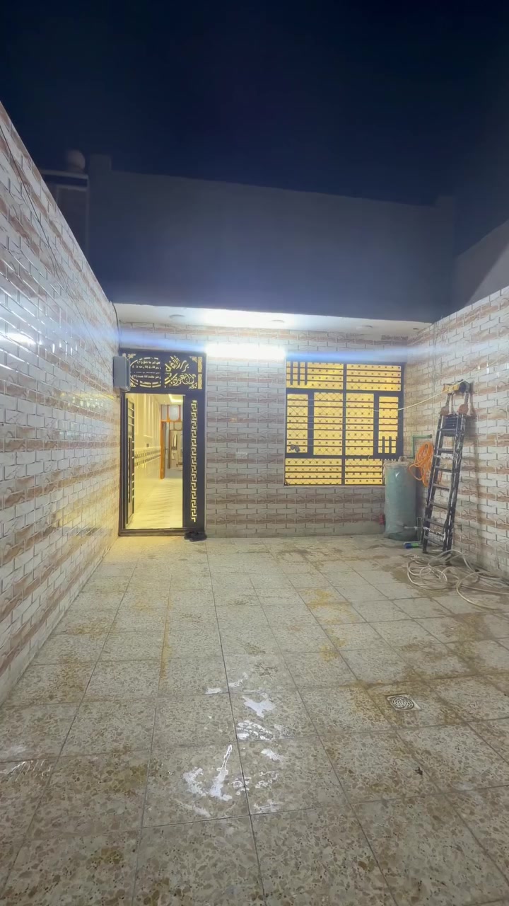 العنوان مدينة الصدر خضراء الدسيم ‏الاستفسار مراجعة المكتب حسين المياحي مساحة البيت 150 متر السعر 72 تسليم مفتاح
***********
0771 171 7647
