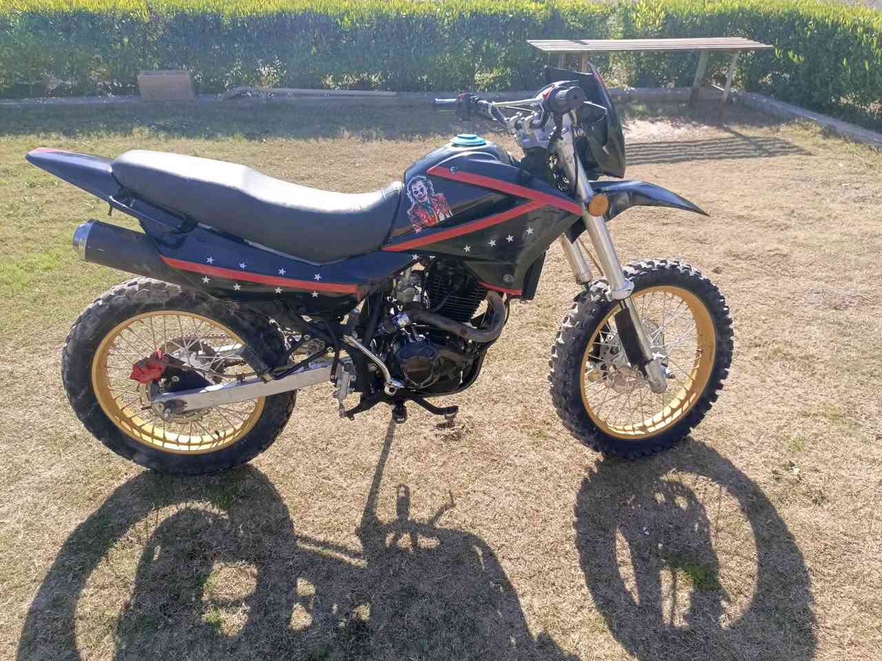 قفاز مكينه 200موديل 21 سعر 700وبي مجال مكان ناحية السد العظيم ***********
