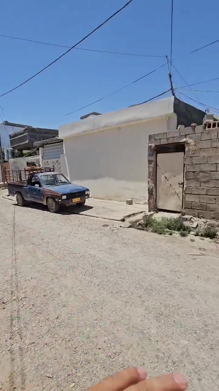 🏡 للبيع بيت سكني مميز 🏡
🔹 المساحة: 250 متر مربع 🔹 الواجهة: 10 متر 🔹 النزال: 25 متر 🔹 يحتوي على بئرين ماء 🔹 باقي التفاصيل موضحة داخل الفيديو.
📞 للاستفسار والتواصل مع صاحب البيت مباشرة: ***********
