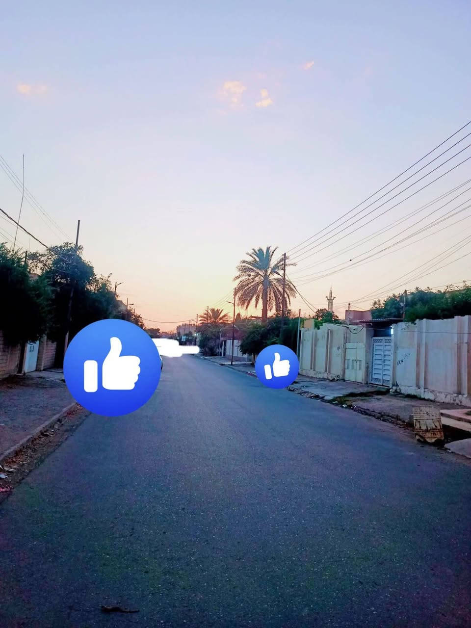 📍 منزل للبيع

بمنطقة: حي النور
📌 أقرب نقطة دالة: مدرسة الشهباء الابتدائية للبنين.

🏡 هل تبحث عن منزل في واحدة من أرقى مناطق الموصل؟
هل تريد بيتاً قريباً من الشارع العام ، والخدمات؟
هل تبحث عن مساحة ممتازة وسعر متر مناسب؟
هل تريد شراء عقار بأوراق رسمية كاملة ومن دون مشاكل بين الورثة؟
هل تبحث عن فرصة سكنية أو استثمارية حقيقية؟

✅ اذا كانت اجابتك (نعم)، فهذه فرصتك ، تستحق الاهتمام بيها.. ✨

📐 المساحة: 390 متر مربع
📏 الأبعاد: واجهة 15 متر 
                وطول 26 متر

🔹 ملاحظة مهمة:الحديقة الركن ليست من ضمن البيع، والبيع يقتصر على المساحة المذكورة من جهة المدرسة فقط.

🏠 تفاصيل المنزل:
🔸 المنزل طابقان 2

🔹 الطابق الأول: غرفة خطار رجالية ، غرفة خطار نسائية ، غرفتا نوم ، مطبخ ، صحيات كاملة ، سرداب ، هول (حوش) .
🔹 الطابق الثاني: 3 غرف نوم ، هول (حوش) ، مكان مخصص لقضاء الحاجة .

💧⚡ الماء والكهرباء متوفران بالكامل

✨ مميزات العقار:🤍 
✅ المنطقة راقية جداً وهادئة ومحترمة وأهلها طيبون 
✅ الخدمات متوفرة بشكل جيد 
✅ قريب نسبياً من الشارع العام
✅ يقع تقريباً في وسط المدينة
✅ على فرع واسع جداً
✅ المنزل غروب وليس شروق
✅ البناء سنة 1976
✅ السعر مناسب جداً
✅ الفرع واسع جداً 

📑 الوضع القانوني:
✔️ البيت ورثة بالغون ومتفقون فيما بينهم.
✔️ جميع الأوراق الرسمية متوفرة وكاملة.

💰 سعر المتر:1,457,000 دينار فقط.🔥 وللجادين يوجد مجال بالتفاوض.

📩 للتواصل 
عبر الماسنجر أو 
واتساب:📱 ***********

🌷 مع أطيب التحيات.
