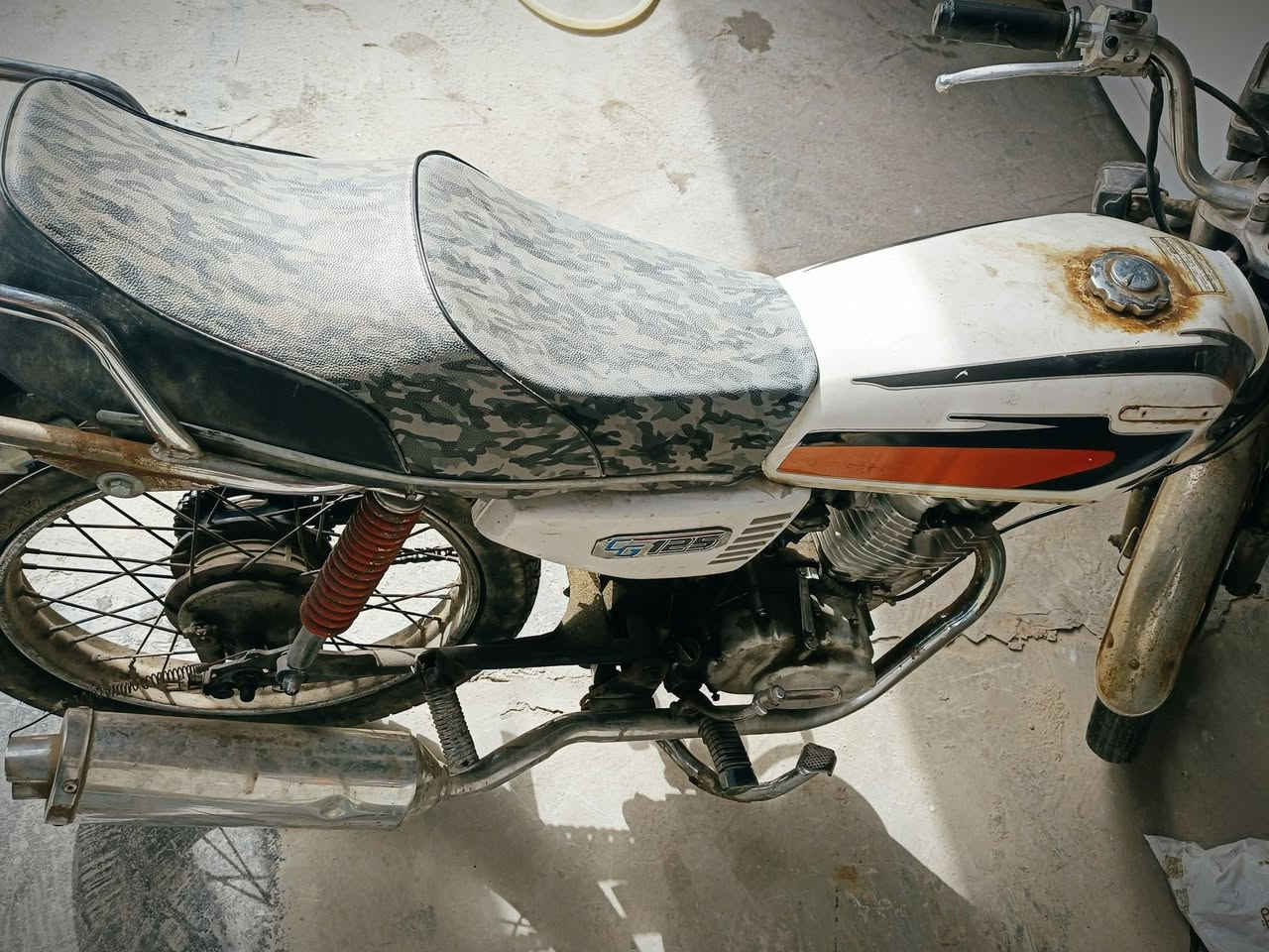 دراجه ٤ كير شغاله محتاجه غسل فقط
سعر ٢٥٠ وبيه مجال واتساب *********** اللطيفية
