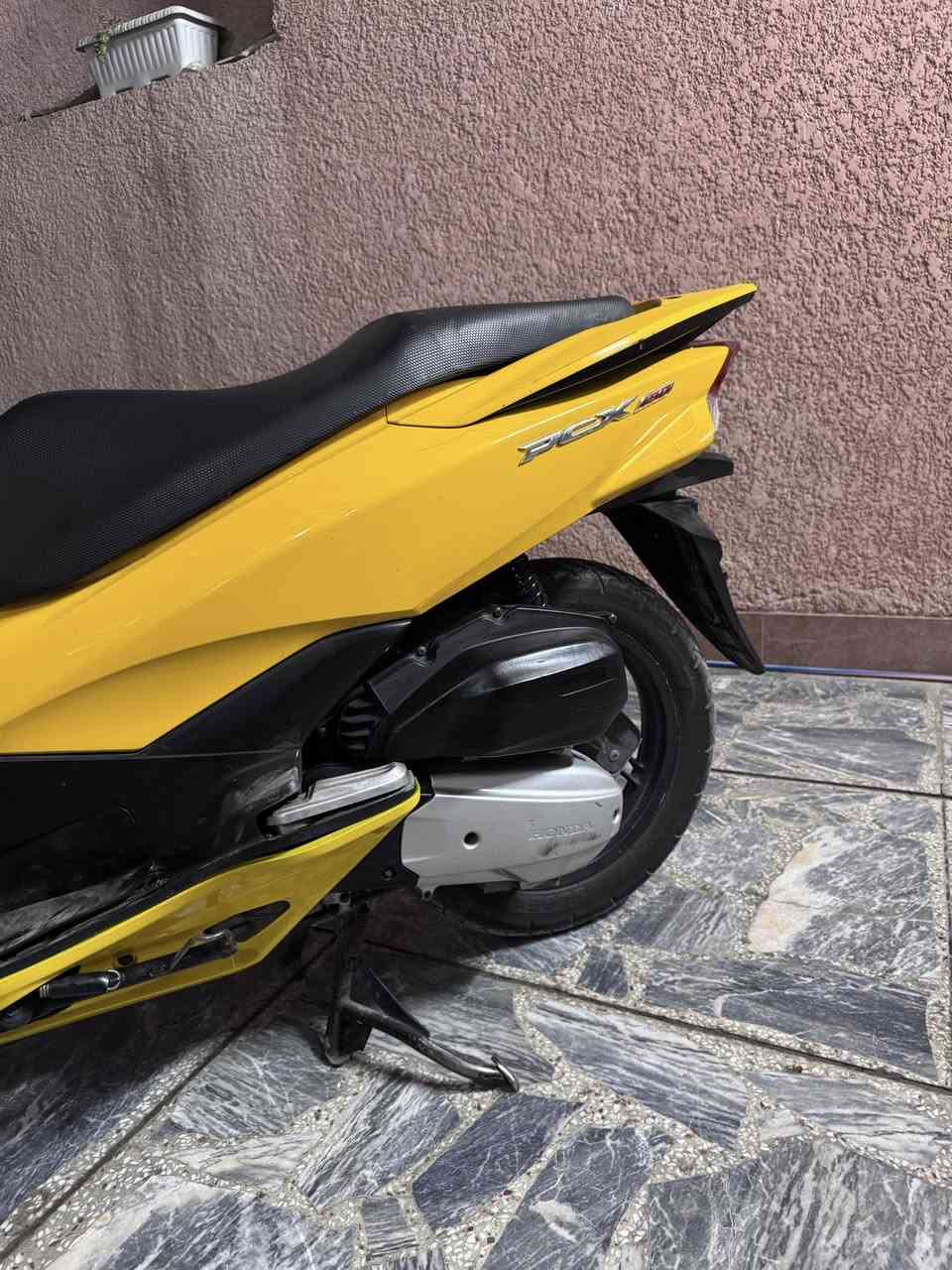 سلام عليكم جيل ثاني ياباني لون مميز
مكفوله كفر ومكينه بلادي اي نقص مابيهة
دبل سويج ☑️ 
مكينه 150 ☑️ 
حساس ستان ☑️ 
حساس زدحام ☑️ 
وياها المنفيس الاصلي وكتلوكاتهة 
شوكت متجيه نكره الدراجه السعر 13 ونص وبيه مجال
مكاني الامين الثانيه رقمي *********** ماسنجر ممتواجد
