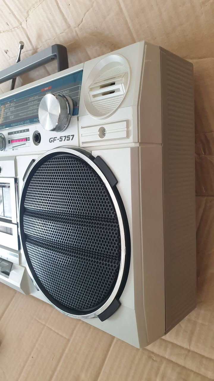 رادیو FM AM LW SW ومسجل مارکة شارب انتاج 1985 یشتغل 6 بطاریات حجم كبير وكهرباء 220 ڤولت مباشر الجهاز جدید نقص كرتونة فقط وشغال بالكامل صوت عالي ونقي سحب الرادیو ممتاز السعر واي استفسار مراسلة خاص


**إذا كنت صاحب هذا الإعلان وتريد حذفه لأي سبب، رجاءا أرسل رسالة إلى الدعم الفني**