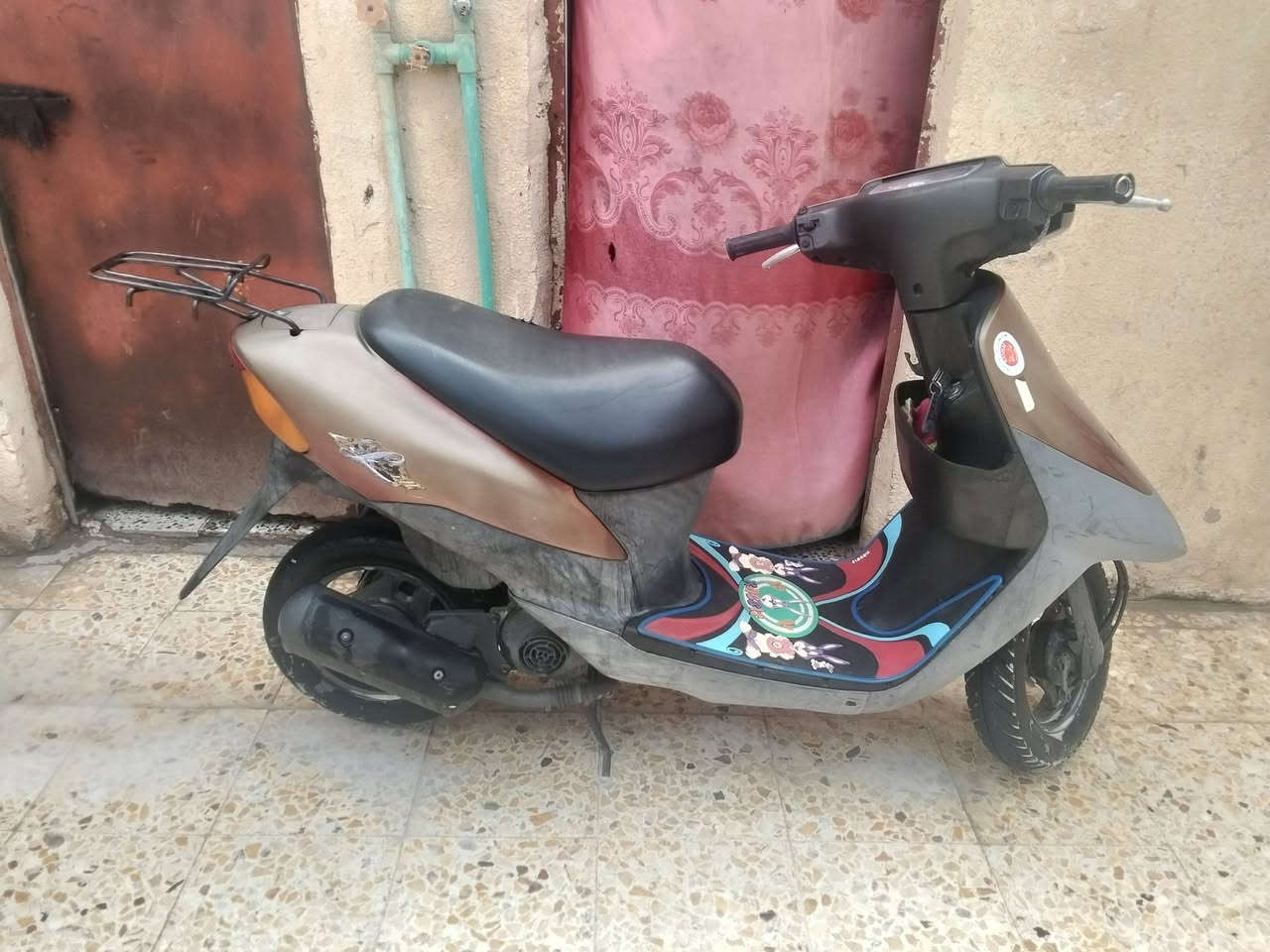 سلام عليكم دراجه سازوكي مصطره للبيع شغاله كله مكفوله كفاله عامه نضافه 100 ب 100 صاله سبوع طالعه من الوكيل مكاني العماره سادين حي الشهداء سعر خاص رقم الهات***********
