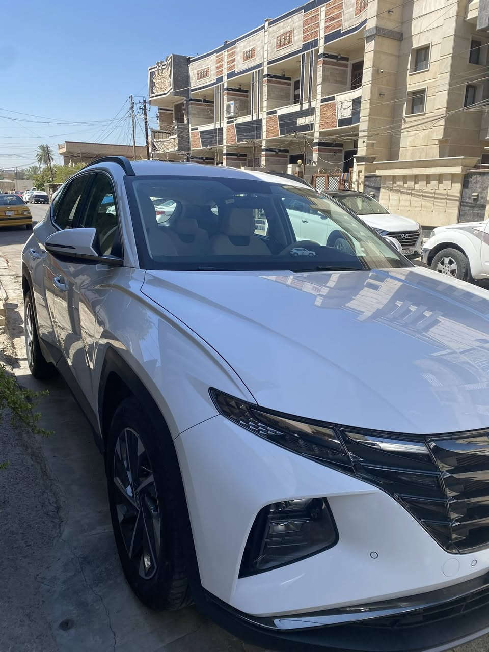 للبيع: هيونداي توسان 2022 - بحالة الوكالة
المواصفات العامة:

• الموديل: 2022.

• الوارد: خليجي.

• المحرك: ( حجم المحرك  2000 ).

• المسافة المقطوعة: (40 ) كم فقط قابل للزيادة.

.رقم بغداد 

أهم المواصفات والمميزات:

• بصمة تشغيل وبصمة أبواب. عدد البصمات 2

• تشغيل عن بعد.

• شاشة كبيرة تدعم Apple CarPlay و Android Auto.

• كاميرا عالية الدقة مع حساسات خلفية وأمامية.

• لايتات LED أمامية وخلفية مع إنارة ترحيبية.

• تحكم ستيرن كامل (جهتين).

         . شحن موبايل وايرلس .

• مثبت سرعة (Cruise Control).

• ويل كب.

• نظام قيادة  (Drive Mode).

• هاند بريك الكتروني (Auto Hold).

 . مري شفط 

 . اشاير بالمري.

 حالة السيارة:

• السيارة بحالة ممتازة جداً 

• الداخلية نظيفة جداً وبريحة الوكالة.

• صيانة دورية ومنتظمة.

السعر والتواصل:

• السعر المطلوب:  $ (212$).

• مكان التواجد: (بغداد).

• للاستفسار والتواصل: (***********).

غير متواجد على الفيس بوك
