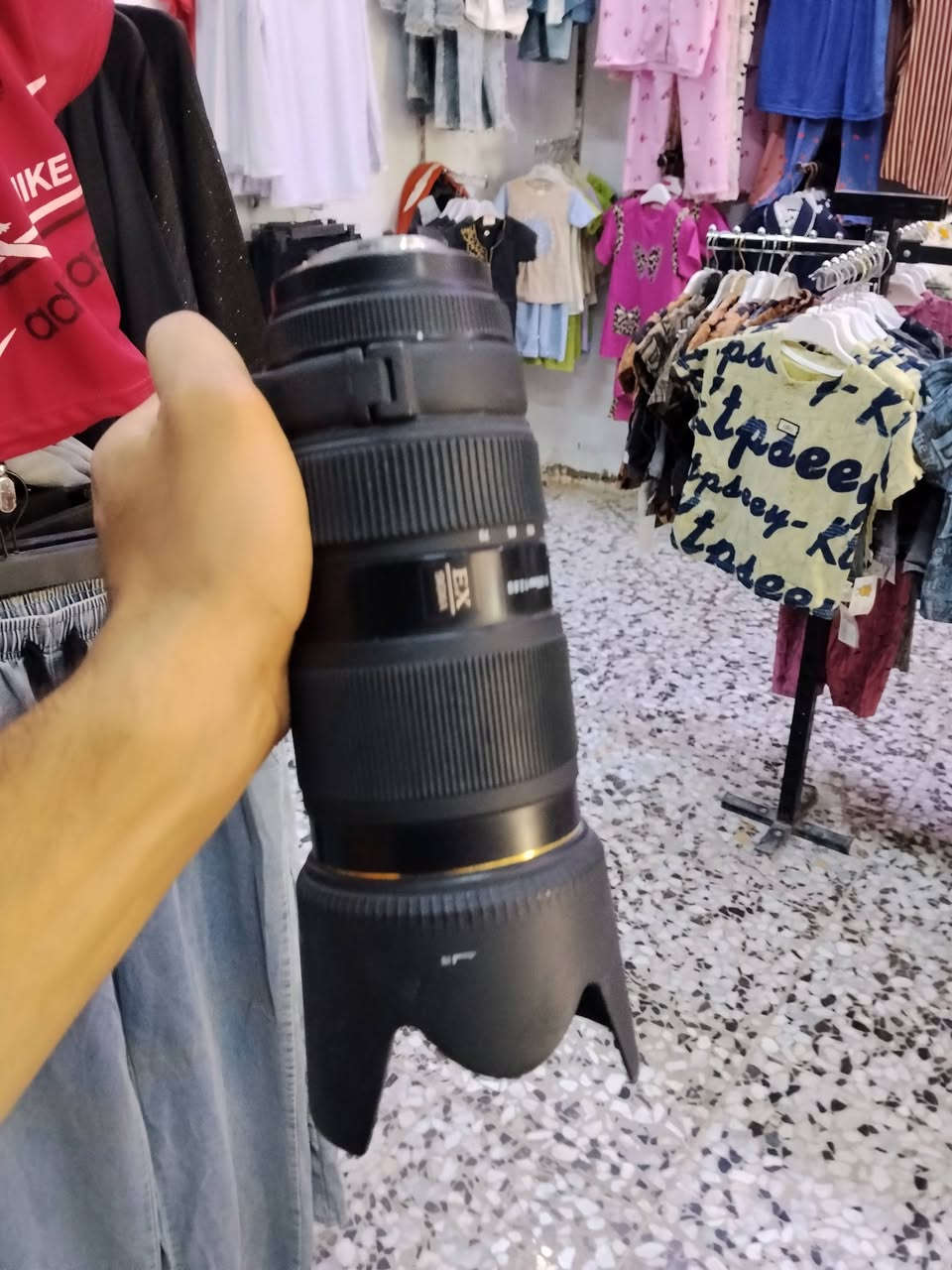 كامره نيكون 810 لبيع معه عدسه 70/200 فتحه 2.8
بطاريات عدد 2
شاحنه اصليه 
جلاتين 
مكاني نجف 
***********
