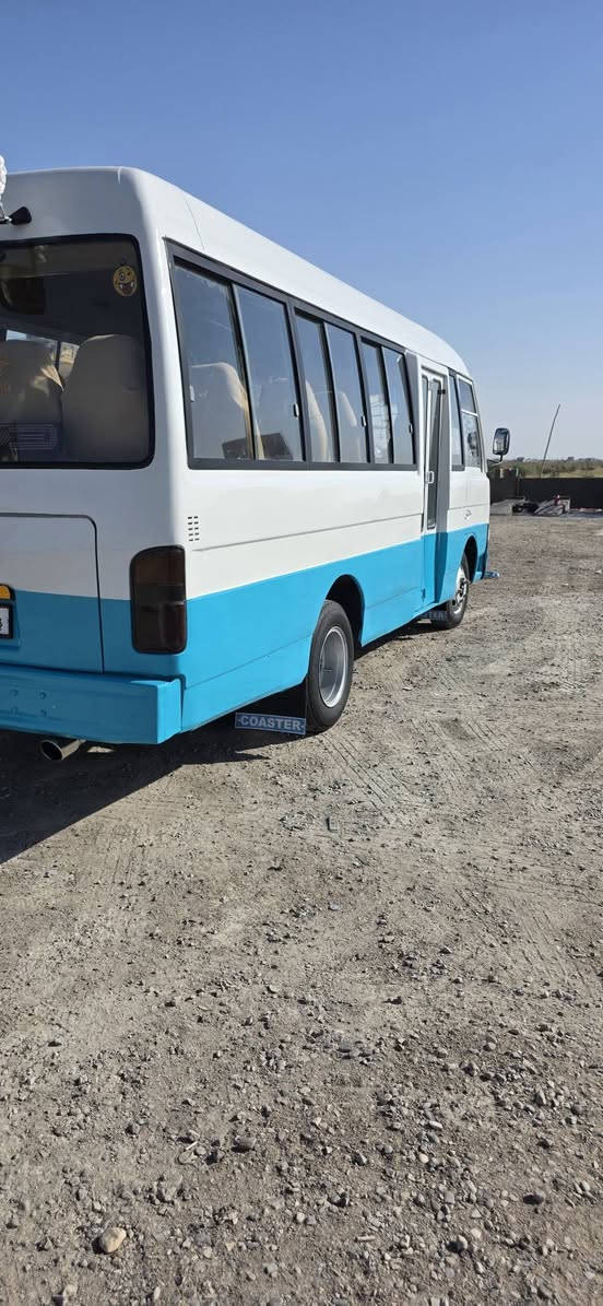 كوستر كومبي للبيع موديل٢٠٠٢ رقم نكليزي  مصفر غرامة وهيئة وضريبة تاخذو صافي سيارة لا نفخ ولا صرف ابيع شرط التحويل السعر ١٠٠ وبي مجال رقم الموبايل *********** مكان ديالى
