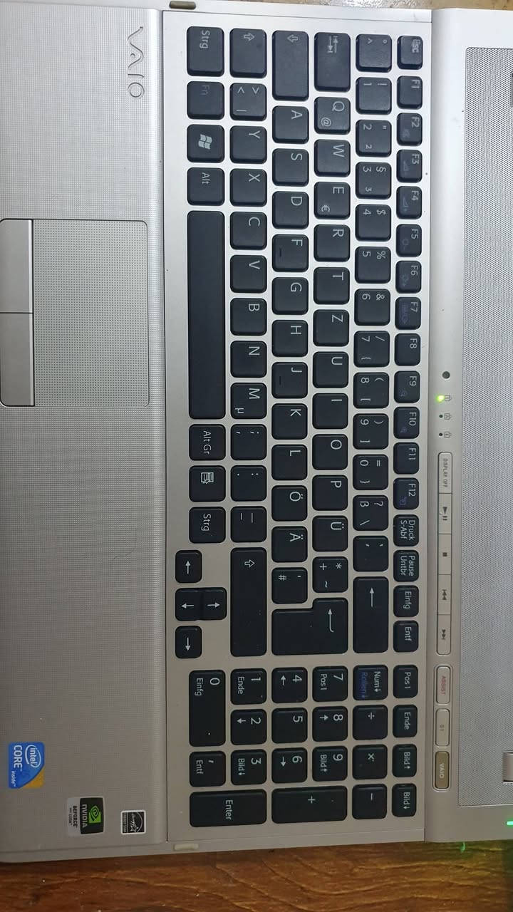 السلام عليكم لابتوب سوني للبيع
نضافه فول 
الهارد ٢٥٠
رام ٤
كارت شاشه داخلي ١ كيكا
كارت شاشه خارجي ٢ كيكا
مكاني لدوره ابودشير اي ستفسار ع هذا رقم
***********
