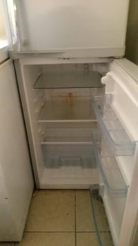 ثلاجة • مستعملة سنتين • حي جهاد