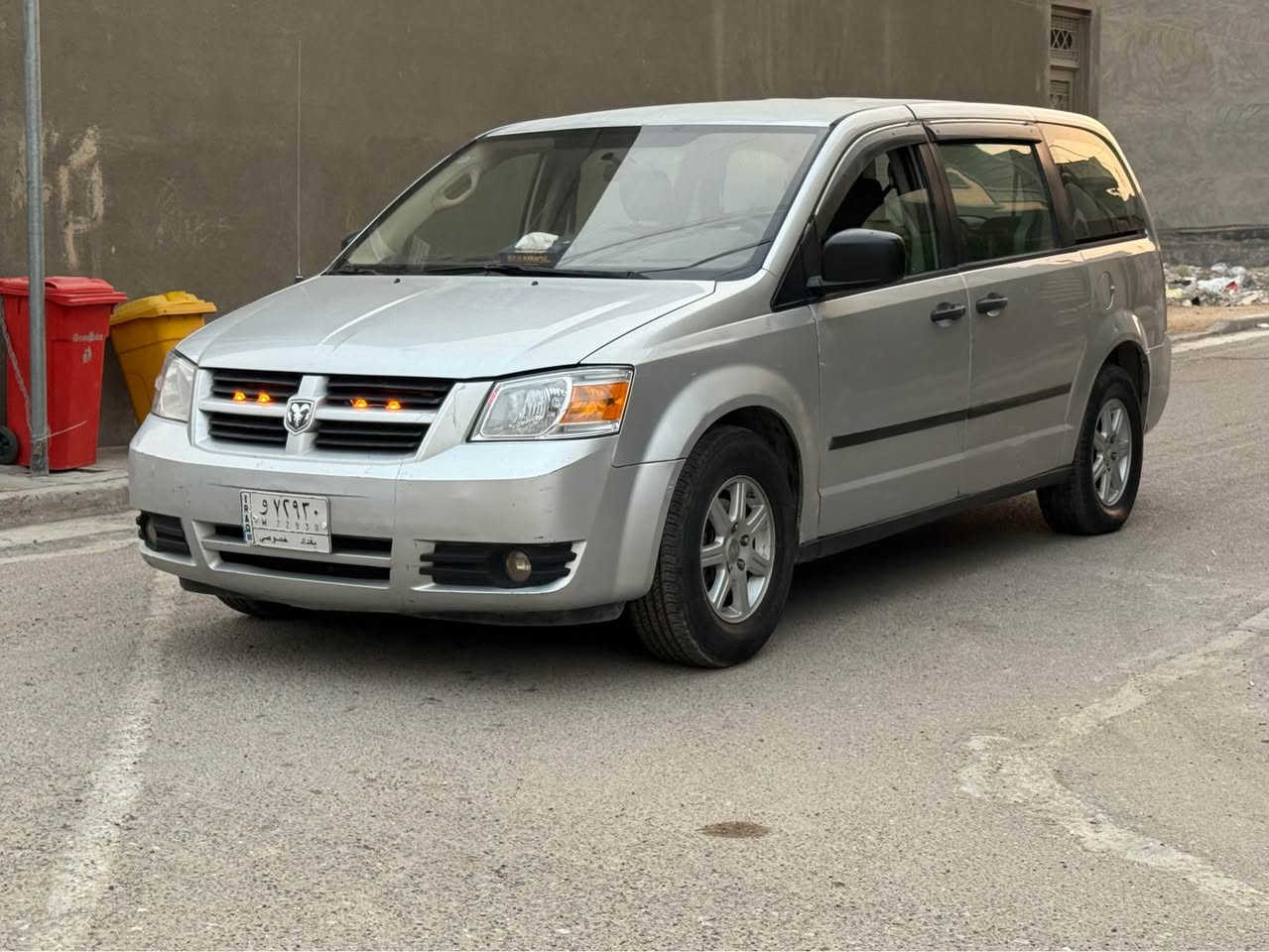 السلام عليكم 
دوج كرفان 2008 
محرك 6 سلندر وعليه منضومه غاز 
وارد امريكي حادثه قبغ جنطه فقط وهنا بلعراق بيه باب وجاملغ اماميات جهه السايق باقي السياره كفاله بدون ضربه وبدون صبغ سياره جاهزه كير ومحرك مكفولات صدر امامي وخلفي نضيف تخم تاير نضيف كهربائيات كله جاهزه تبريد ثلاث قطع ثلج كشنات سياحي الغرفه كله مغلفه وجديده السياره بدون نقص الحمدلله معروضه ب ( 96$ ) وبيه مجال بسيط مكاني بغداد الدوره نهايه شارع 60 للاستفسار *********** بغداد, العراق
