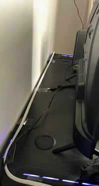 ميز كيمنك كاربون فايبر اصلي ضد الماي  مع انارة RGB تحكم وياة كرسي كيمن...