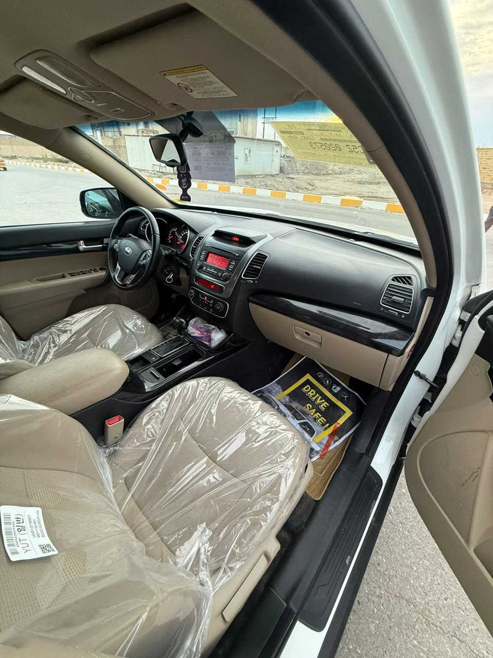 يا الله الهم صلي على محمد والي محمد 
كيه سورنتو 
موديل :2015
خليجي كفاله عامه ضربه وصبغ وتبديل بيه صبغ قليل اسفل الجاملغ الخلفي 
ممشى:100الف
السياره علو وضع الشركه 
مكينه:2400
سبعه راكب
3قطع تبريد 
بردات خلفيه 
اشاير بل مري
مري قلاب 
حساس امامي خلفي 
حاجب لد 
تحكمات ستيرن 
مكانه:ناصريه مركز 
السعر:168وبيه مجال للطيبين 
للستفسار: ‭0782 284 0896‬

‭0776 455 4797‬
