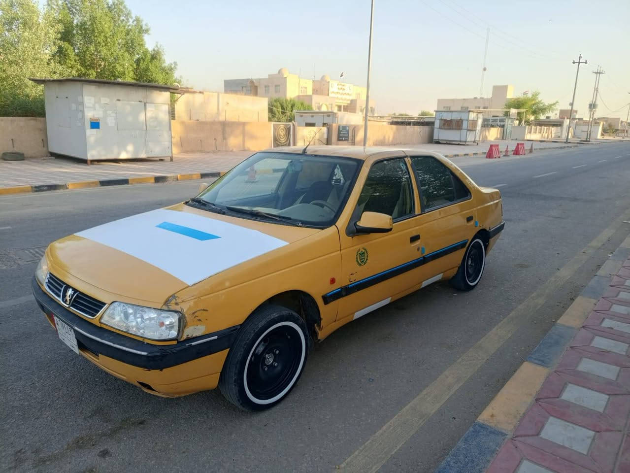 بيجو 405 موديل2016 بيها خياسات قطعتين مبذلات مثل مابلصوره السنويه منتهيه راعيها ماندله اكفلك سرقه وعشائر  السعر 27وبيها مجال قليل
*********** رقمي وبي واتساب والي ماعنده رصيد يرمشلي واني اخابره واخدمكم
