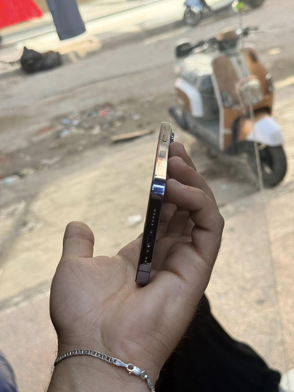 ايفون 13 برو فقط
للبيع ايفون 13 برو فقط نضيف ما مفتوح
ذاكره 256 
بطاريه 85
الموبايل يجي وياه گيبل شحن اصلي وكاله
وكارتونه الموبايل
الموبايل نضافه 100‎%‎100
للأستفسار 
*********** للشراي بس بيه مجال
