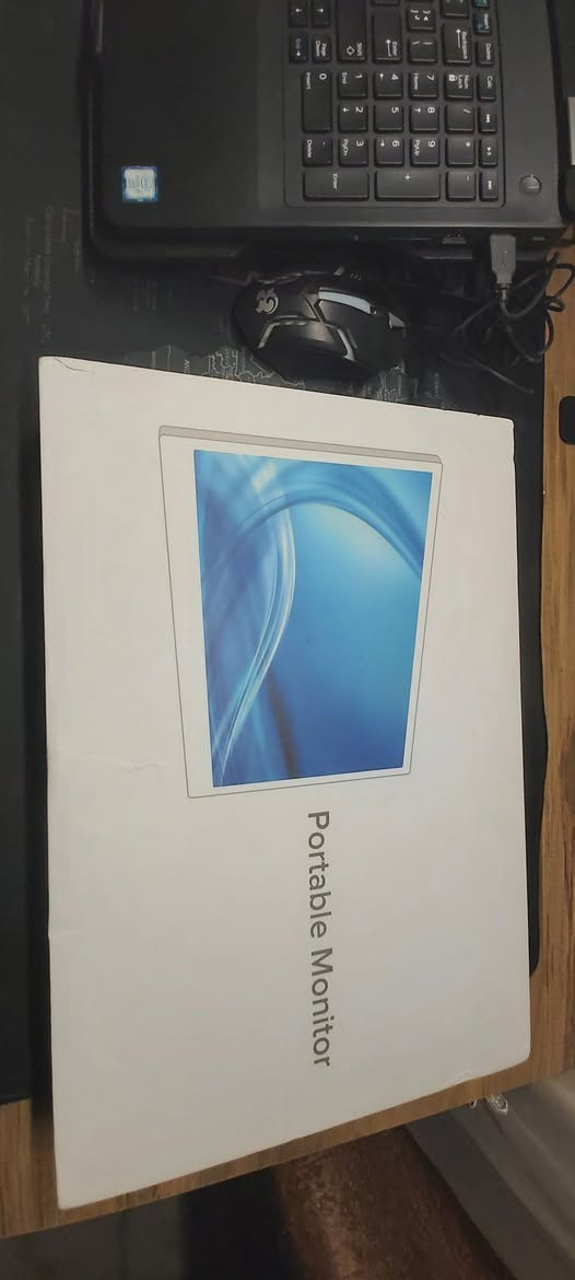 السلام عليكم 
UPERFECT UP15601-UP15606  شاشة مونتير LCD 16 بوصة 

- المواصفات الرئيسية:
- دقة 1920x1080 بيكسل
- نسبة العرض إلى الارتفاع 16:9
- استهلاك الطاقة:
    - التشغيل: 4.1 واط
    - الإيقاف: 0.3 واط
    - الاستعداد: 0.0 واط
- المميزات:
- شاشة LCD عالية الدقة
- تصميم نحيف وخفيف الوزن
- متوافق مع مختلف الأنظمة
- التفاصيل الفنية:
- تردد التحديث: 60 هرتز
- نوع التغذية: خارجي


**إذا كنت صاحب هذا الإعلان وتريد حذفه لأي سبب، رجاءا أرسل رسالة إلى الدعم الفني**