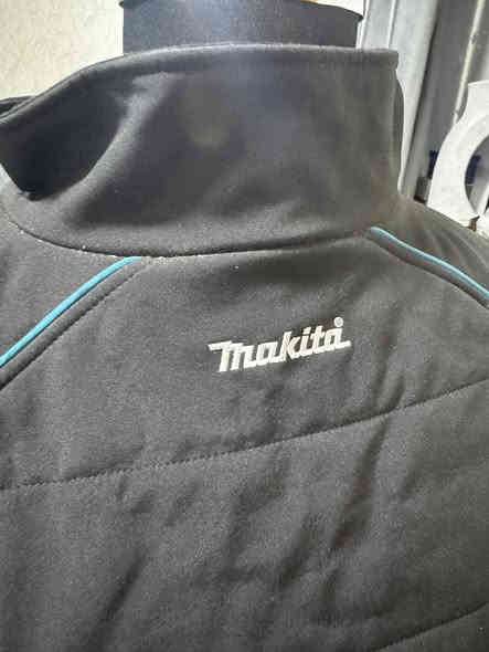 سلام عليكم اخوان 
قمصله ماكيتا هيتر شحن  بيهه قياسات XL.  L. M وياهه الشاحنه والبطاريه  التفاصيل بل الفديو 
الشراي ايراسلني او يتصل ويتدلل
توصيل متوفر 
*********** واتساب
