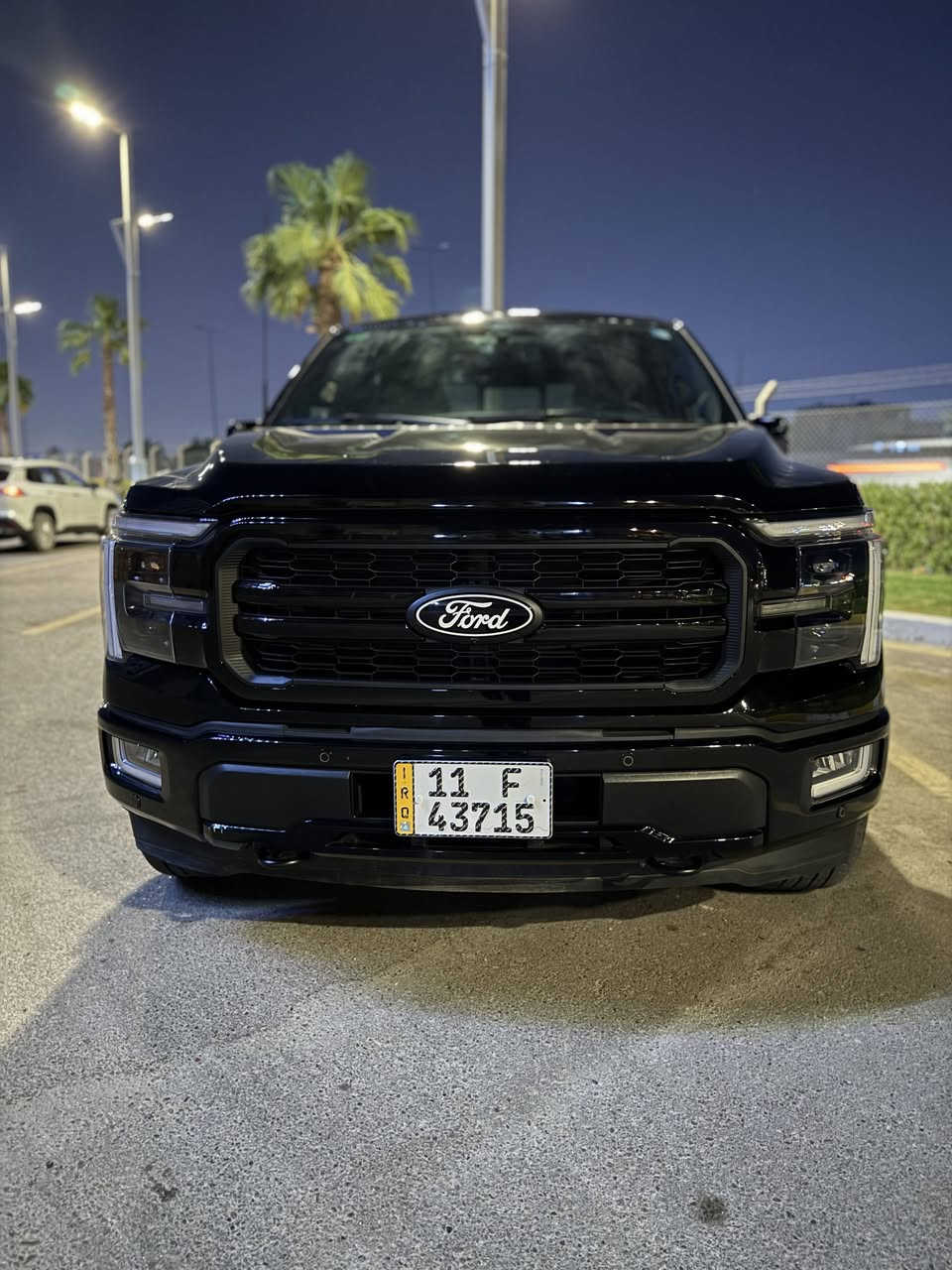 للبيع فورد f150 هايبرد
موديل 2024
فورد F-150 لاريات هايبرد
محرك V6 سعة 3.5 توين توربو هايبرد
Ford F-150 LARIAT 
V6 3.5 Twin-Turbo HIABRD
الممشى 9000 ميل 
باب طويل بدي قصير
لون اسود ملكي (ميتالك شذرة ذهبي)

المواصفات

▪️حساسات امامي وخلفي
▪️کامرات 360
▪️رادارات امامي وخلفي وجانبي
▪️مثبت سرعة تفاعلي
▪️دفع رباعي و ثنائي 
▪️دبل ثقيل دبل خفيف
▪️تدفئة وتبريد المقاعد الامامية
▪️مقاعد بحركة كهربائية كاملة
▪️تحكم كهربائي لعجلة القيادة
▪️ثلاث وضعيات خزن لمقعد السائق
▪️مولد كهربائي خلفي 30 امبير
وباقي مواصفات اللاريات المعروفة 

السيارة شرط ماكو اختها بموديلها وبنظافتها
دور السوگ كله بعدين اتصل وبالخدمة 

السيارة بدون صبغ فقط تبديل باب خلف السائق نفس اللون
رقم المالك : ***********
