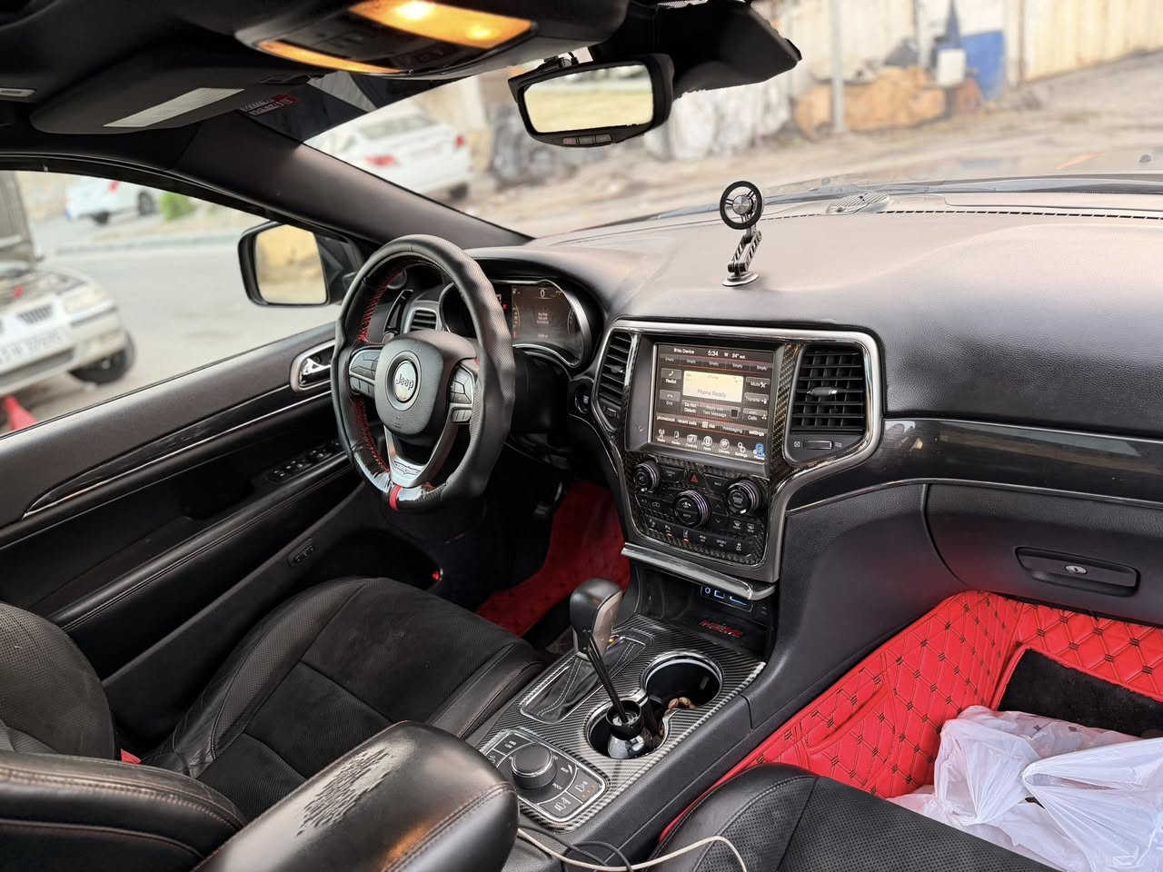 جيب موديل 2017 ترايل هوك 
فول مواصفات ام الجكات وأم الرادات الامامي 
گشنات حار بارد فتحة سقف بانورما 
كشنات مخمل ومختمة ترايل هوك 
دركه مختمة وبيها هيتر
محرك 5.7 هيمي محرك وكير بلادي ماملعوب بيهن مكفولات  
السياره مغلفه bbf طافي بي ضمان 5 سنوات 
صور الحادث بالمنشور 
ماشيه 94 ميل واذا بالكيلو 150 الف 
السياره بيها دوسات كهربائيه 
وصدر كله جديد امامي خلفي 
وعندي الوصولات مالته بي ضمان 5 اشهر 
تخم تاير جديد السياره مال جناي مو مال معارض
سعرها جداً مناسب والسياره جدا نضيفه 
215 مجال بسيط 
واذا اكو مراوس ويا جارجر 
عليها غرامه 650 الف تنزل من سعرها 
تحويل شوكت شوكت ما يعجبك باسم صديقي
ملاحضه بسيطه اكو شخط بين البابين 
وبارد بالجاملغ الخلفي 

العنوان بغداد الأعظمية 

‭0786 972 3109‬
