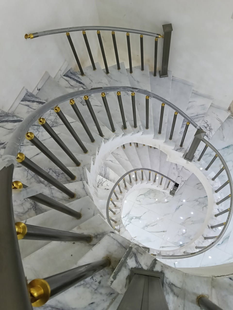 🎗️🎗️🎗️🎗️    الزين ألمنيوم  التركي     🇹🇷🇹🇷🇹🇷🇹🇷
سعر المتر المحجر  38 الف دينار بوري ١ ونص ملم ٤ خطوط
سعر المتر المحجر  43  الف دينار بوري ٢ ملم ٤ خطوط 🏯

يوجد بوري مربع صيني ثقيل سعر المتر 50 ألف دينار 🇨🇳🇨🇳🇨🇳🇨🇳🇨🇳

سعر المتر المحجر البوري المربع التركي 55 ألف دينار 🇹🇷
🇹🇷🇹🇷🇹🇷🇹🇷🇹🇷🇹🇷
سعر المتر المحجر الجام البيضوي 60 ألف دينار جام 10 ملم مسكرات 
سعر المتر المحجر الجام 10 ملم مسكرات قطع الكبير 80 ألف دينار ودنك مربع مع البوري القبضه 75 ألف دينار 🇹🇷
🪟🪟🪟🪟🪟
سعر المتر الشباك المفصلي التركي 75 ألف دينار 🏬🏬

سعر المتر الشباك المفصلي الصيني الثقيل 65 الف دينار 🇨🇳
🇨🇳🇨🇳🇨🇳
يوجد مقطع سلايت صيني ثقيل سعر المتر 105 ألف دينار 
🇨🇳🇨🇳🇨🇳🇨🇳🇨🇳
سعر المتر الشباك السلايت 7 نص سنتيم   120 ألف دينار مقطع تركي 🇹🇷🏢🏢
سعر المتر الشباك سلايت 9 نص سنتيم 125   ألف دينار مقطع تركي جام 6 ملم عادي 🇹🇷🏢🇹🇷🏢 

سعر المتر سلايت 7 نص سنتيم جام 6ملم مسكرات 130 ألف دينار مقطع تركي🇹🇷🏨🏣
 
سعر المتر القطع جي 60  التركي  125 ألف دينار جام 6 ملم عادي 🚪🚪🏠🏢
                         

🚦🚦شعارنا اعمل بصمت والعمل يتكلم🚦🚦
👍دقة واناقة في العمل 👍

+((كرسته وعمل )) مفصلي بنواعه +سلايت بنواعه
 مطابخ تركيا ابنواعه + محجرات +مقطع سونك+ بنجور

🏖️يوجد لدينا حمام شاور جام ١٠ ملم مسكرت  التخم سلستيل الثقيل   🇹🇷
                             🇹🇷🇹🇷🇹🇷🇹🇷🇹🇷🇹🇷
  🏙️موقع العمل السعدون ساحه النصر🏙️

لدينا فرع في الزعفرانيه  نهايه اربع شوارع مقابل معمل الغاز 

🎗️بإدارة اسعد ألمنيوم التركي🎗️ 
مراسله الصفحه او اتصل على واتساب
نعمل خارج بغداد أيضا جميع المحافظات
ملاحظة خارج بغداد تختلف فقط أجور النقل 

نجيك الباب  البيت    🚚🚚    *********** 📞📞📞
