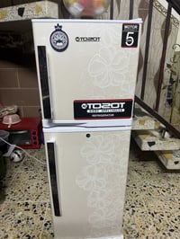 ثلاجةجديده ماصار يومين من اخذنها سعرها 240 الف اتصال 07766006018