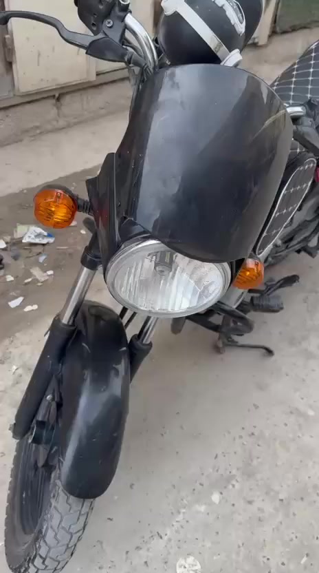 السلام عليكم بوكسر موديل 21 للبيع
الدراجه مجفته تجفيت شركه قبل شهر مجفتهه الدراجه متعوب عليهه ما بيهه اي نقص بس كفر صفاحي الدراجه مرقمه بأسمي وثاني يوم تحويل مكاني الغزاليه جرف الملح 
السعر مليون و850
*********** هاذه رقمي بي واتس
