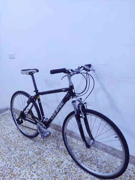 السلام عليكم

دراجه ماركة لويس #LOUIS_GARNEAU ماركه عالميه غنيه

 عن التعريف صنع اصلي اورجنال كندي🇨🇦 مختوم

حجم 28(C700)  قياسM ميديم لشه عالية وضخمة 
  
لون (أسود لامع ميتاليك) ...فوول المنيوم خفيف جدا

 دبل امامي هايدروليك سلس١٠٠٪ لامتصاص الطسات والصدمات 

سستم شيمانو كامل سيت  آلتوس كامل #SHIMANO_ALTUS

بدالات السرعه 8X3 سحب دفع #شاشه_حديث

بريكات شيمانو تيكتروبالمكان #TEKTRO...رقبه لعابه متحركه 

حسب الطول تتقدم للامام وترجع للخلف وتتصعد وتتنزل 

وياله #ALEXRIMS  طبقتين مصممه لتحمل الاوزان الثقيله

 والطسات ....تايرات كتان اصليه نقشه ناعمه فوول سلاسه وسرعه 

سرج طبي اصلي ...كامبليون امامي خلفي وبلسرج  

الدراجه ختم واحد ليبل واحد ... وبلحقيقه بعد احلى من الصور 

🔴الدراجه قطعه مال حاويه غير مستخدمه داخل العراق ...ما مبدل بيها برغي على وضع الشركه بلاد ....ما بيها اي نقص كامله وجاهزه ١٠٠٪

المكان الموصل الجانب الايسر.....السعر 230 الف (ثابت_قفل)

يوجد توصيل بغداد 

رقمي *********** للتواصل
