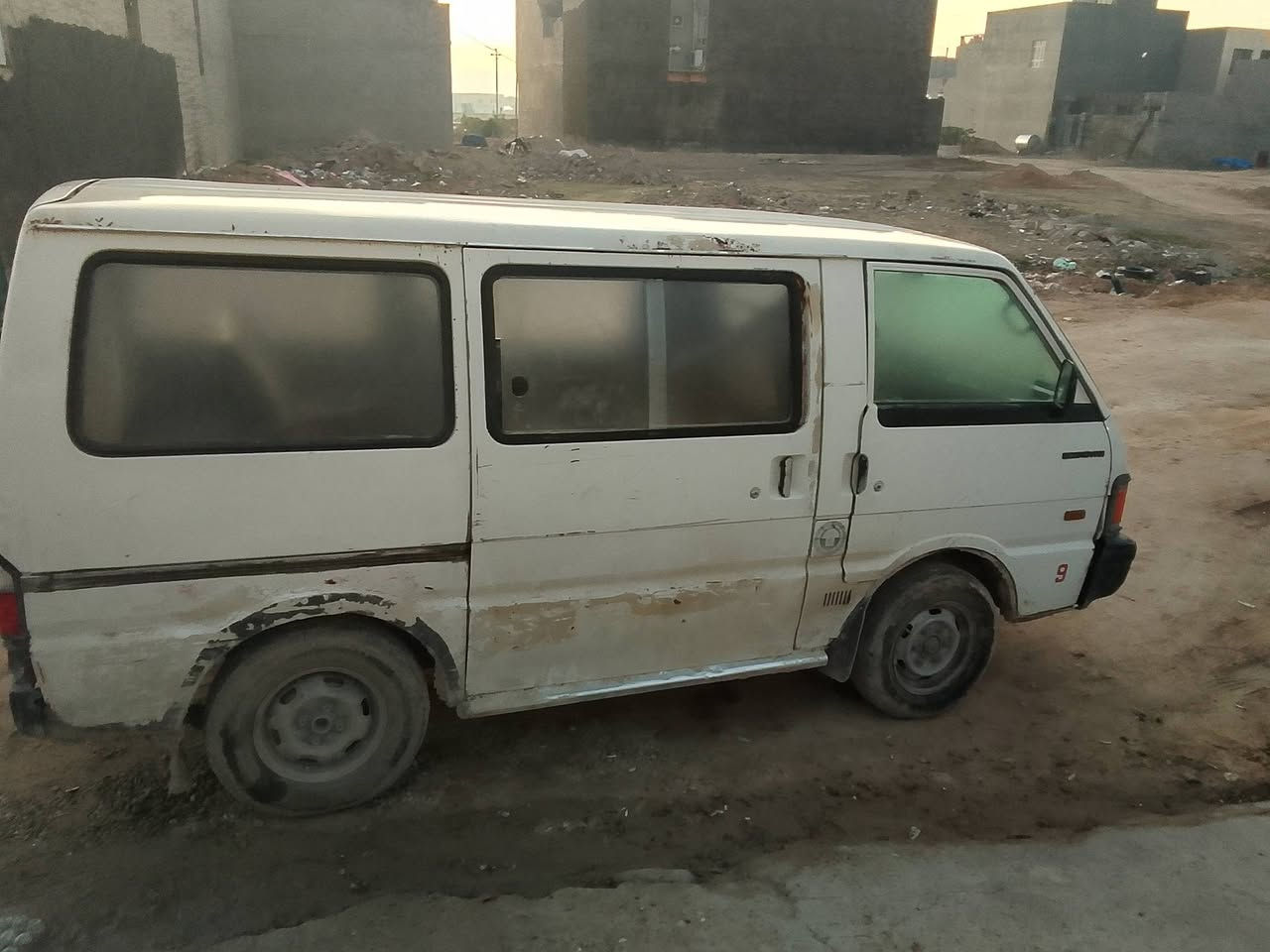 السلام عليكم مازدا باص 11راكب موديل 93 رقم كركوك سنوية صاقطة ب21 مصفرة كامل تريد تحويل تريد وكالة كير ومحرك ونجي 6سلندر اوتماتيك صدر تعبان تايرات زوج جديد الامامي والخلفي تعبان نص عمر كهربايئات نص ونص باتري جديد لايت شغال .25$وبيها مجال حك الجية مكانها صلاح الدين .تكريت .***********
