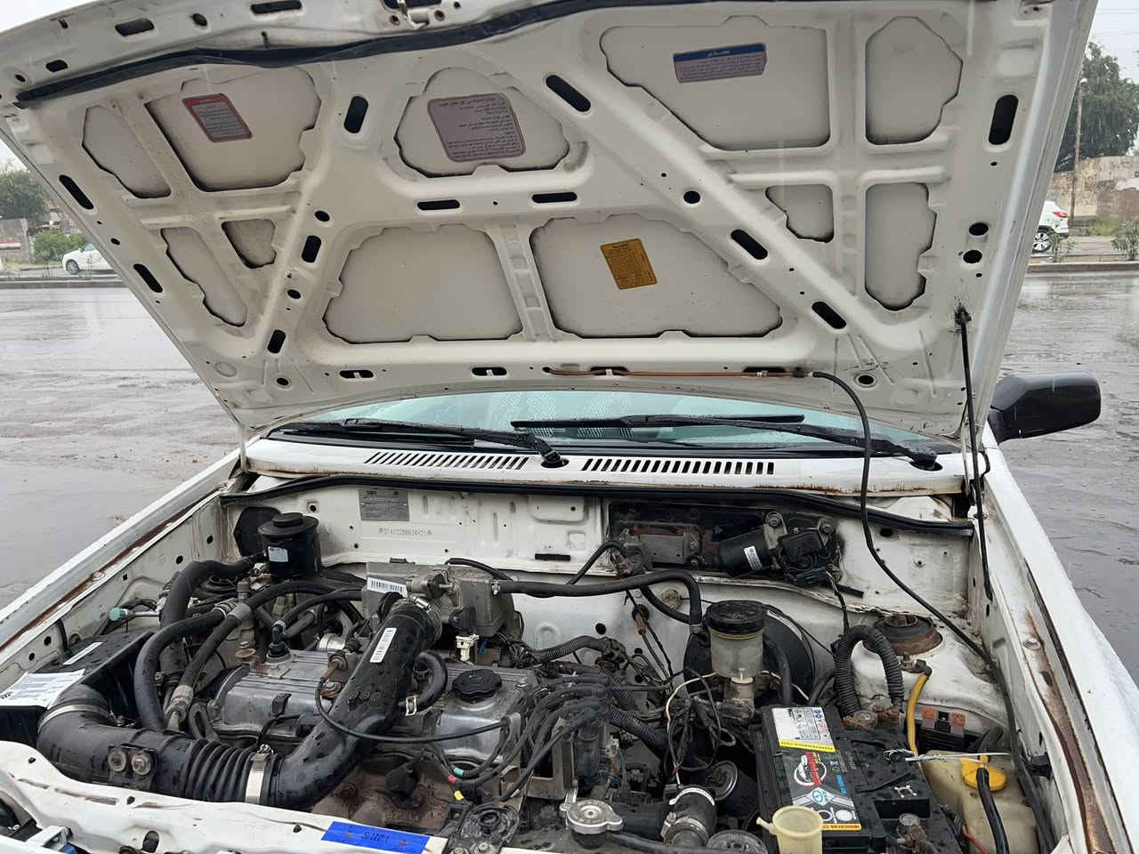 السلام عليكم سايبه بيضه للبيع موديل 2009سياره نضيفه للبيع خير من الله شواصيه مكفوله المكان حي الخضراء *********** السعر34. بيه مجال
