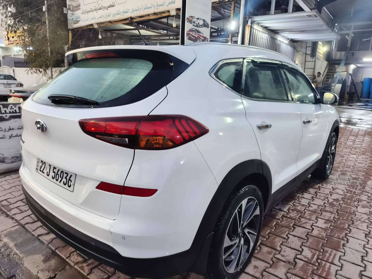 اللهم صلي على محمد وال محمد
السلام عليكم 
اقرا التفاصيل كامل وشوف الصور وراها خابرني تشلع عيوني سيارة  
السعر200 مجال بيه مجال بصيط  
توسان 2020 خليجي  
 ماشيه  145 الف   محرك كير وضع شركه برغي مامفتوح 
مواصفات 1/1 
عدا بونراما
تشغيل بصمة 
بيبان بصمة  
مقاعد امامي كهرباي 
شاشة كبيرة 
شحن لاسلكي 
تبريد داخل جكمجه 
جكمجه ثلاجه
3وضعيات تشغيل 
ايكو/سبورت/نورمل 
قطعتين تبريد 
حساس امامي
حساس خلفي

تخم تاير جديد 
صدر امامي خلفي وضع شركه
5ويل 
السياره مكفولا من صبغ وتبديل حته الدعاميات 
مكان السيآره كركوك
اتصال ***********
