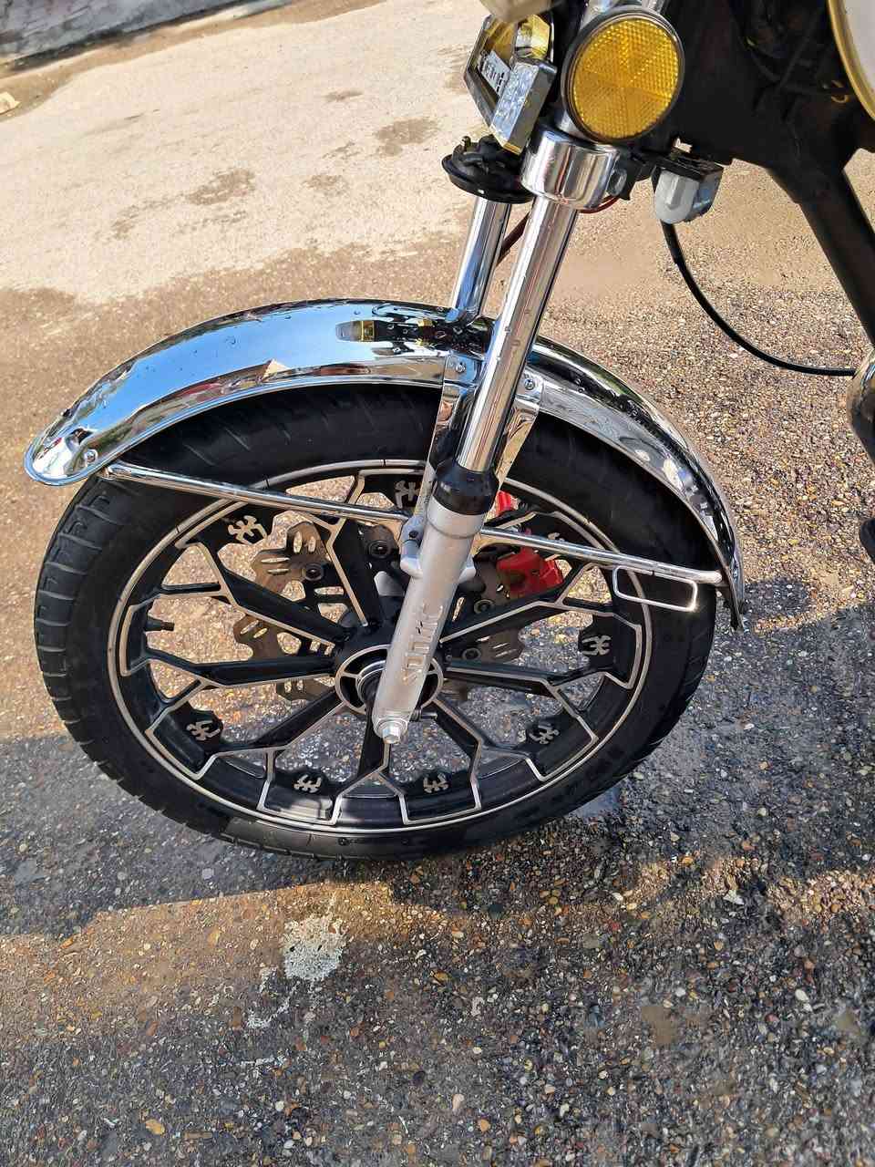 سلام عليكم سونك موديل 24 اوراق نقص بس شاشه طافيه فقط الباقي كله شغال سعرها 575الشراي يتصل ***********او يراسل خاص مكاني بغداد الحسينيه
