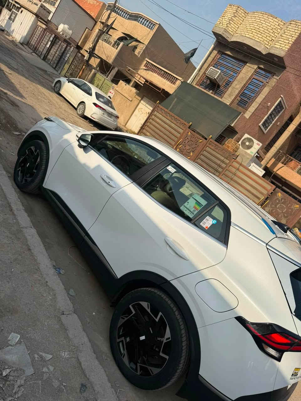 السلام عليكم 
سبورتج للبيع موديل 25 كشنات كهرباء وجنطه كهرباء وداخل بيجي ماشيه 16 الف رقم بغداد باسم بنية سيارة نضيفه وكاملةمكفوله كفاله عامه عدا ملاحظ ورصعه بالباب سايق سحبتها bdr سعرها 225 وبيها مجال للاستفسار  ***********
