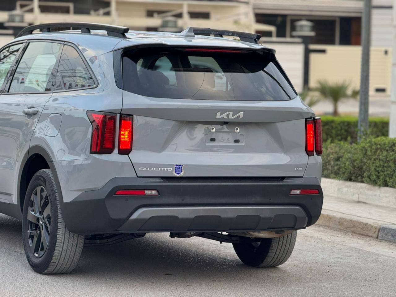 السلام عليكم
كيا سورنتو موديل 23 وارد امريكي ليبل واحد بدون تبديل حادثة طخط بصيطة واضحة عندك بل صور الحادث مواصفات السياره 
شاشة كامرة دوارة 
رادار امامي خلفي 
تحديد مسار 
داخل جلد 
كشن كهرباء 
محرك 2500
شحن لاسنكي 
7راكب 
داخل صاج
لايت زنون 4عدسات 
وباقي المواصفات معروفة السعر 240 وبيه مجال بصيط السيارة ماشية 16الف مكاني بغداد حي اور ***********
