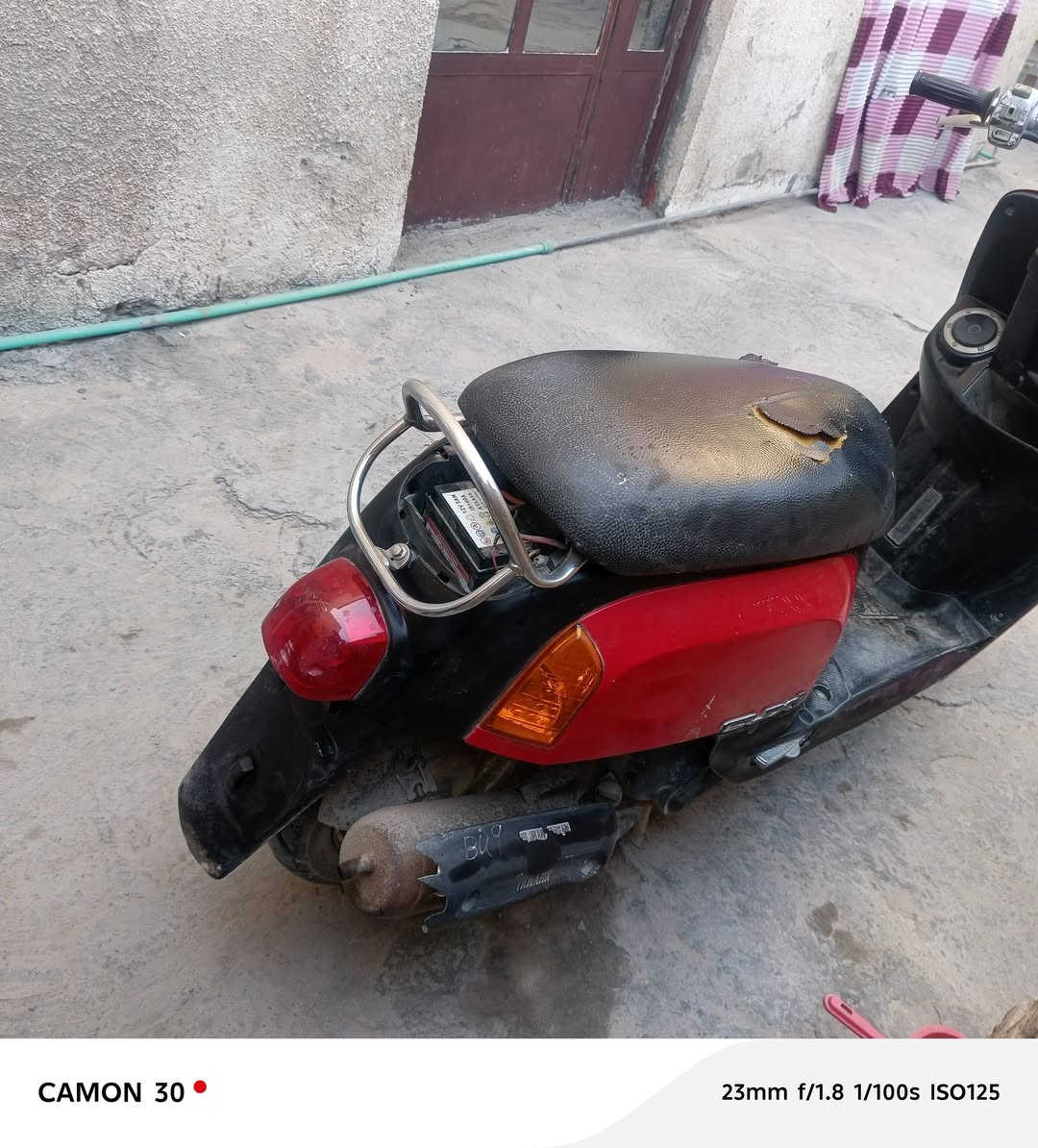 السلام عليكم درجه بوليس للبيع  بس الدرجة يرادله تجفيت بس  السعر ٤٠٠الف بيه مجال قليل العنوان دوره ابودشير ***********
