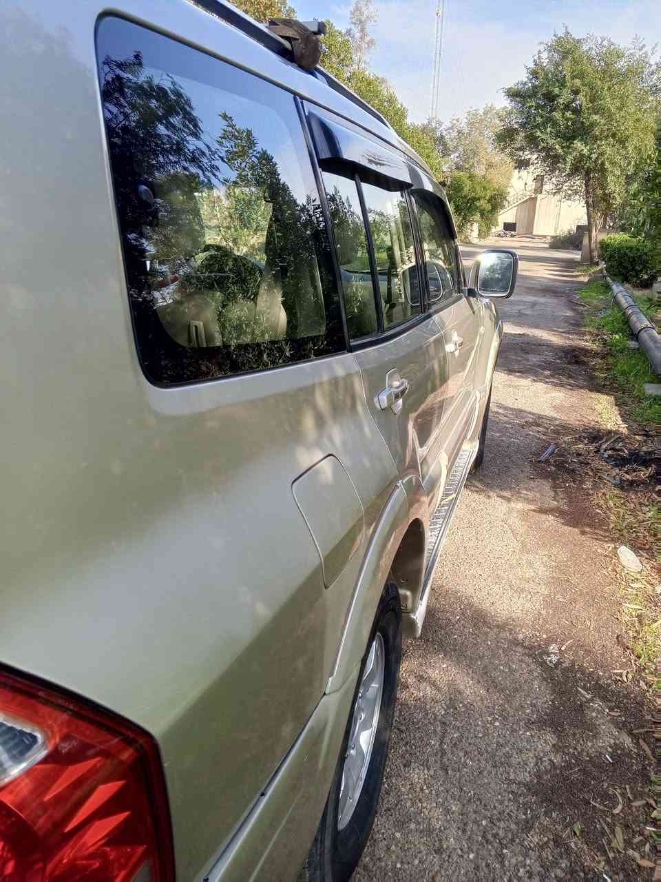 السلام عليكم من رخصت الادمن عندي سيارة للبيع نوع باجيروا 2005 اللون ذهبي محرك وكير وتبريد بحاله جيدة جدا الصدر تبديل امامي خلفي قبل فترة طخم تأير جديد وباتري جديد السيارة بحاجة إلى حمام داخلي وصبغ الدعاميات للجمالية السعر 8500$ السيارة باسمي ثاني يوم تحويل رقم الهاتف *********** أو *********** وشكرا
